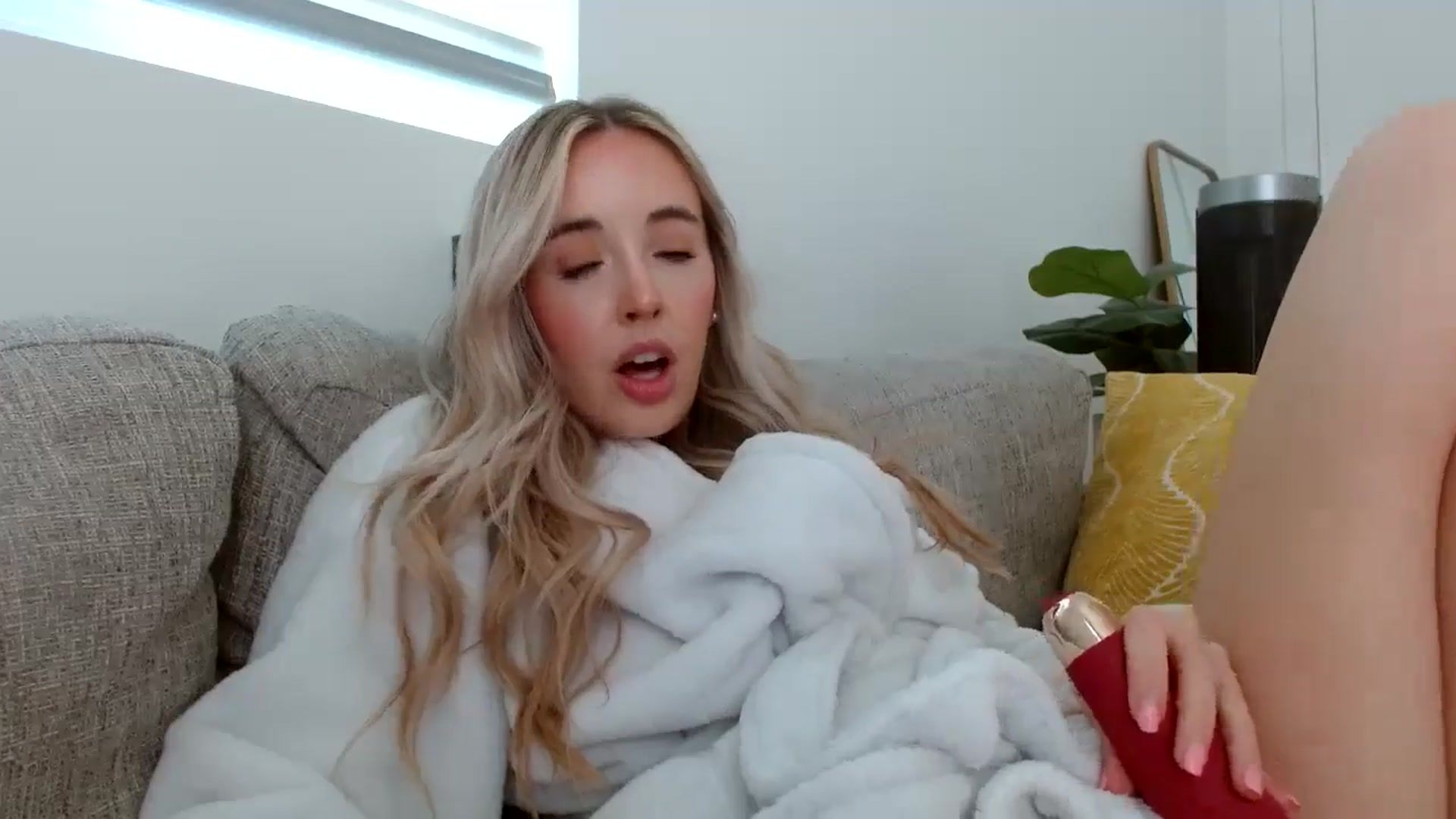 Gallery image thumbnail from Vegansoda's myfreecams stream on, 05/15/2024, 23:03 image 13 of 20