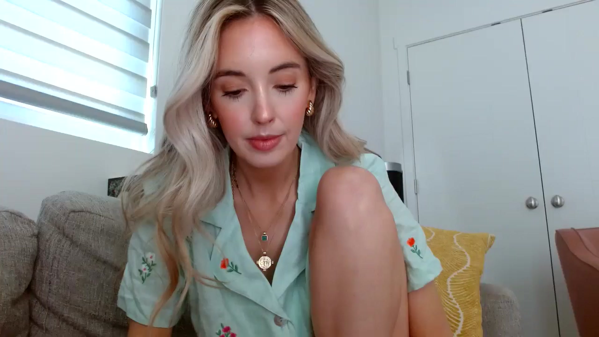 Gallery image thumbnail from Vegansoda's myfreecams stream on, 05/16/2024, 23:01 image 6 of 20