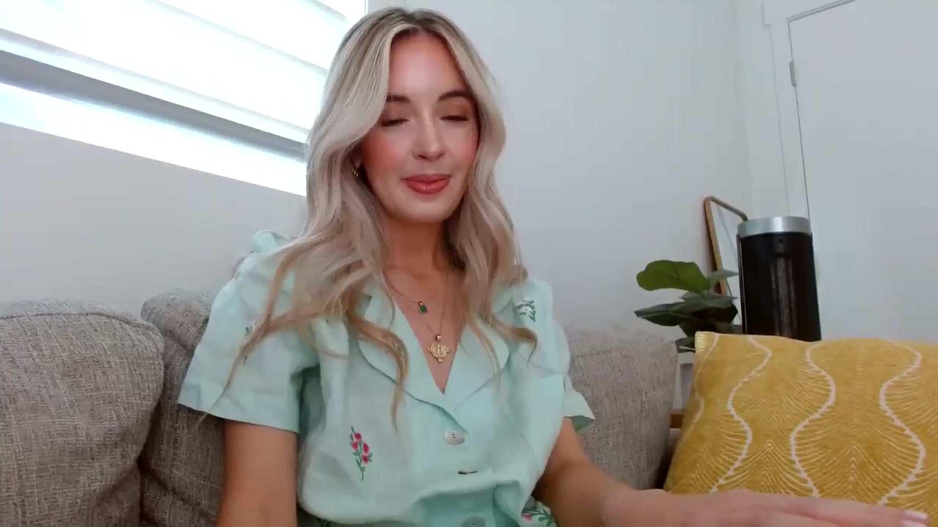 Gallery image thumbnail from Vegansoda's myfreecams stream on, 05/16/2024, 23:01 image 17 of 20