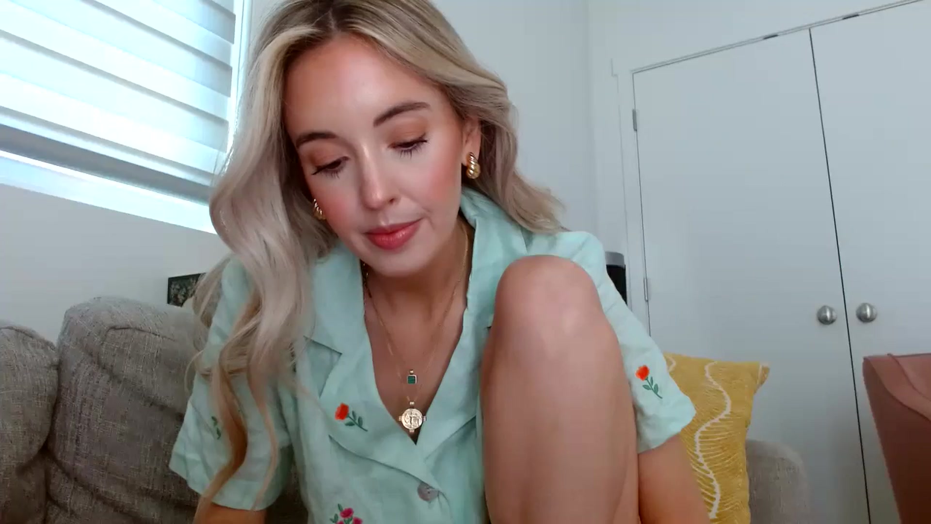 Gallery image thumbnail from Vegansoda's myfreecams stream on, 05/16/2024, 23:01 image 5 of 20