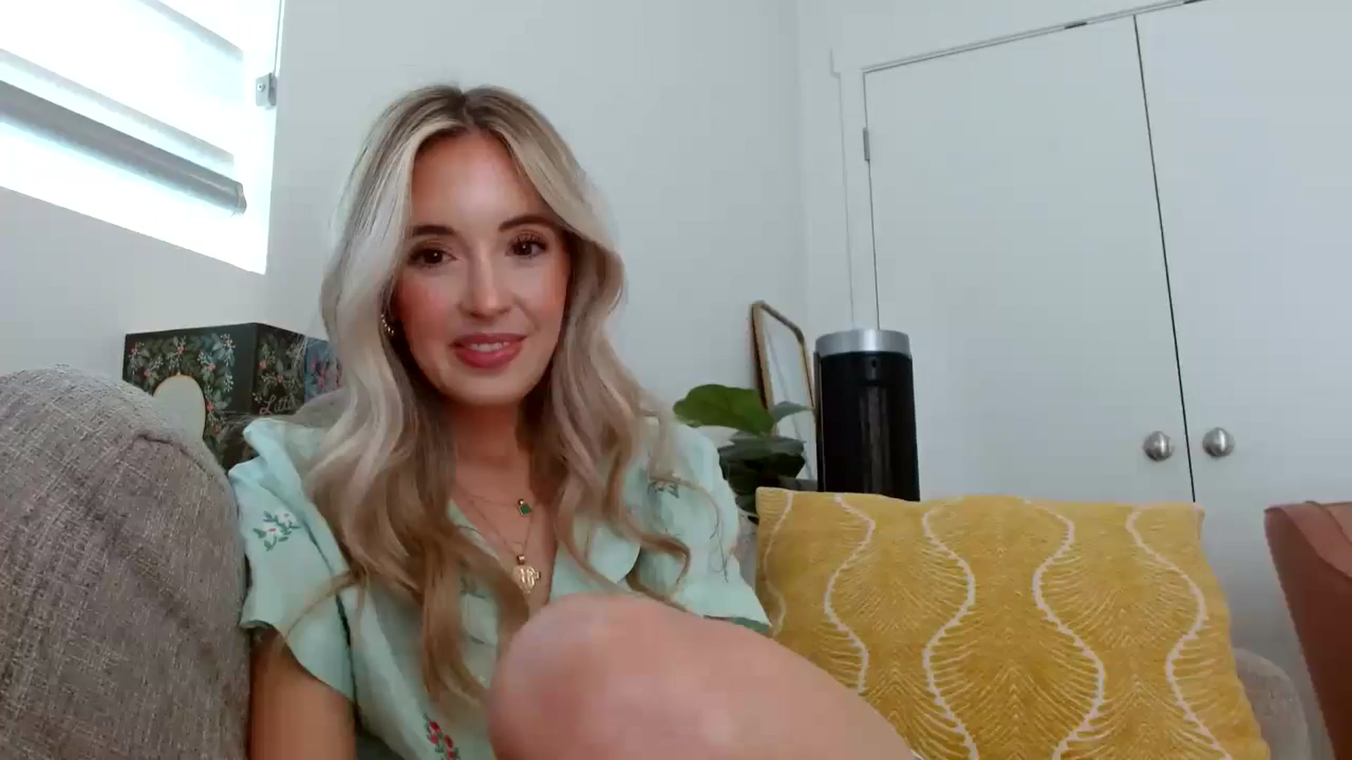 Gallery image thumbnail from Vegansoda's myfreecams stream on, 05/16/2024, 23:01 image 14 of 20