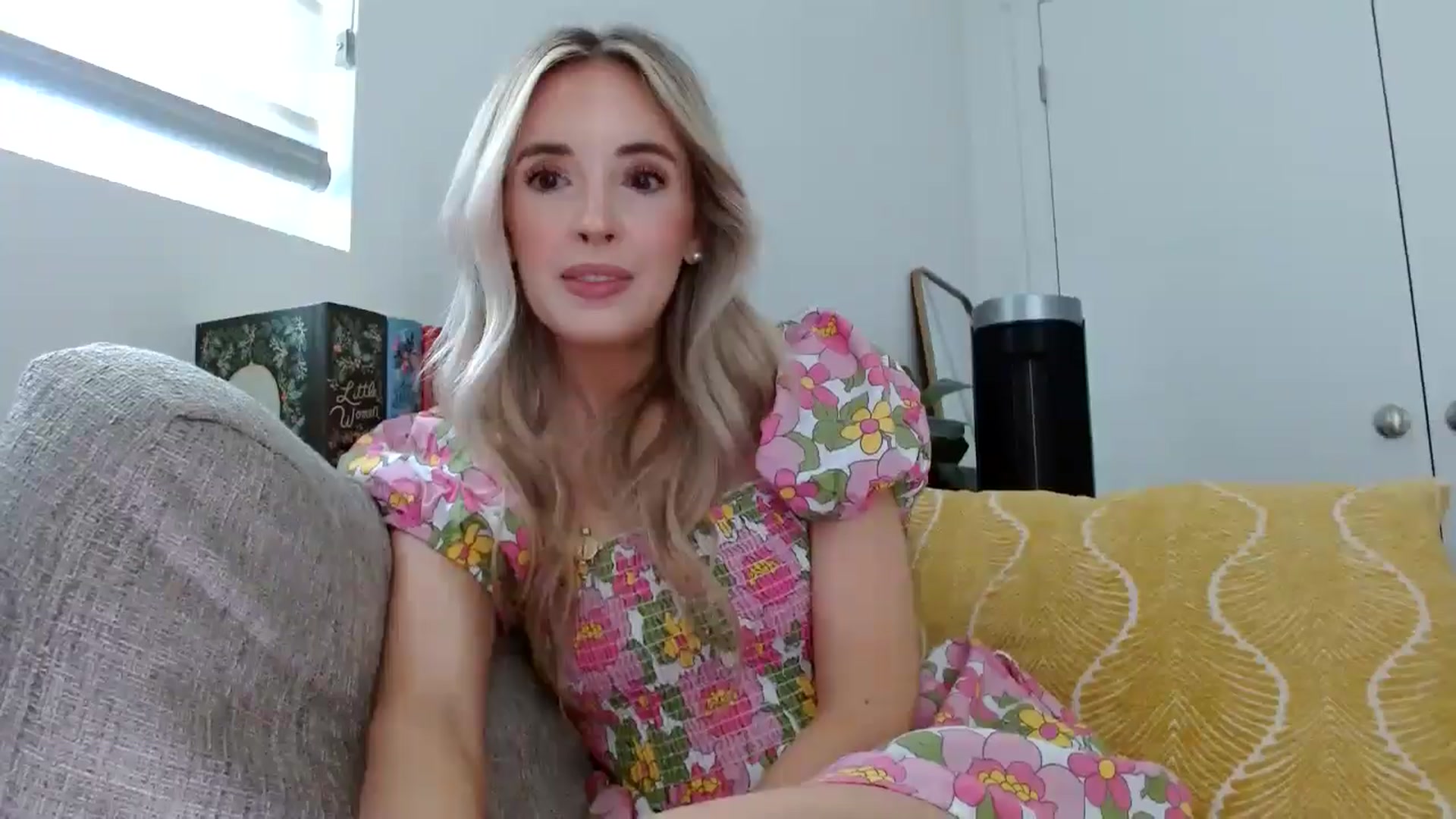 Gallery image thumbnail from Vegansoda's myfreecams stream on, 05/17/2024, 19:21 image 7 of 20