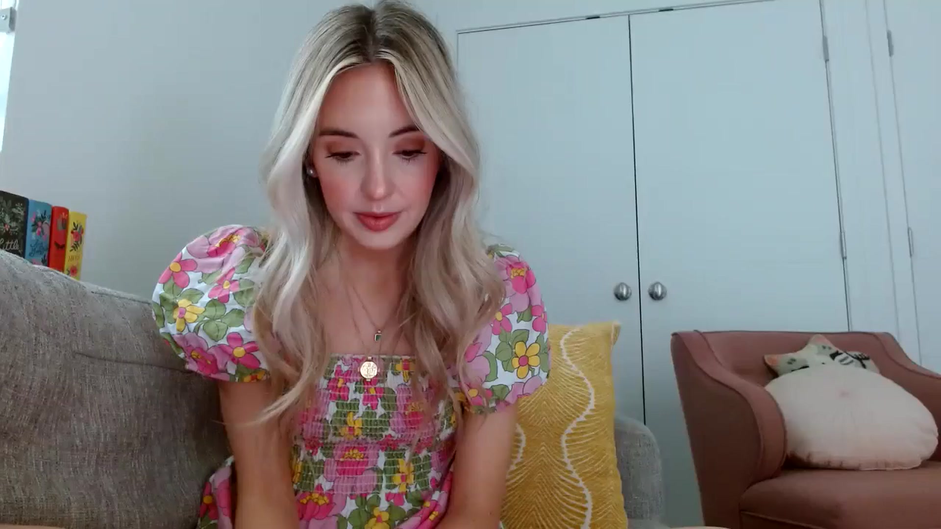 Gallery image thumbnail from Vegansoda's myfreecams stream on, 05/17/2024, 19:21 image 12 of 20