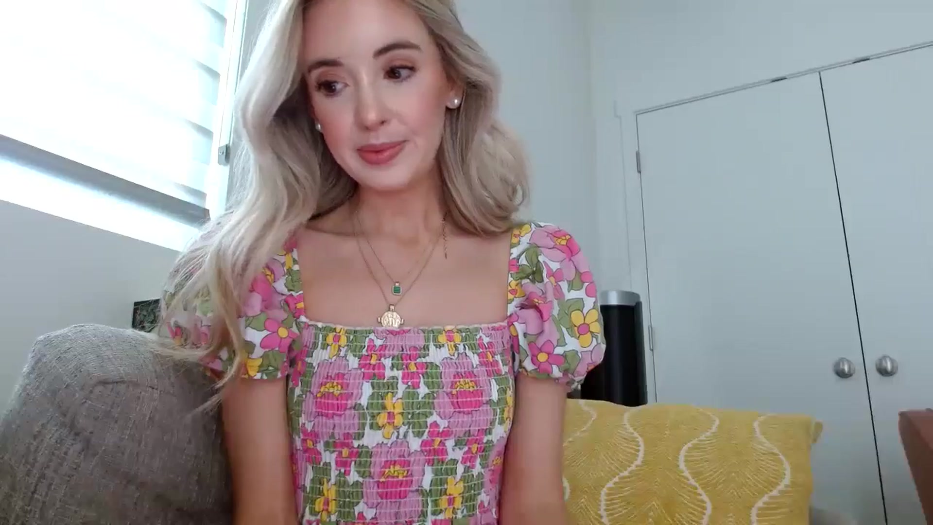 Gallery image thumbnail from Vegansoda's myfreecams stream on, 05/17/2024, 19:21 image 2 of 20