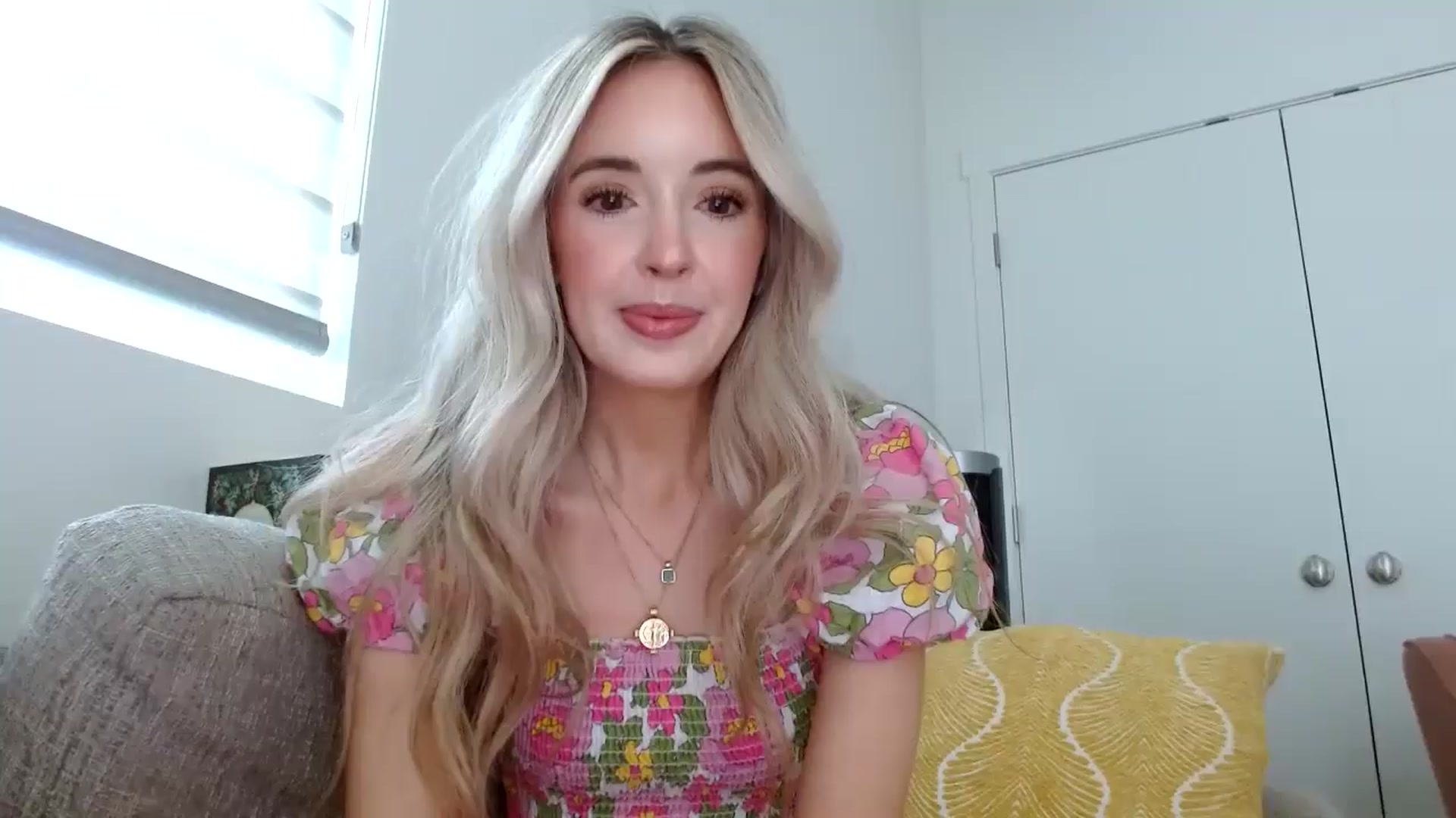 Gallery image thumbnail from Vegansoda's myfreecams stream on, 05/17/2024, 19:21 image 1 of 20
