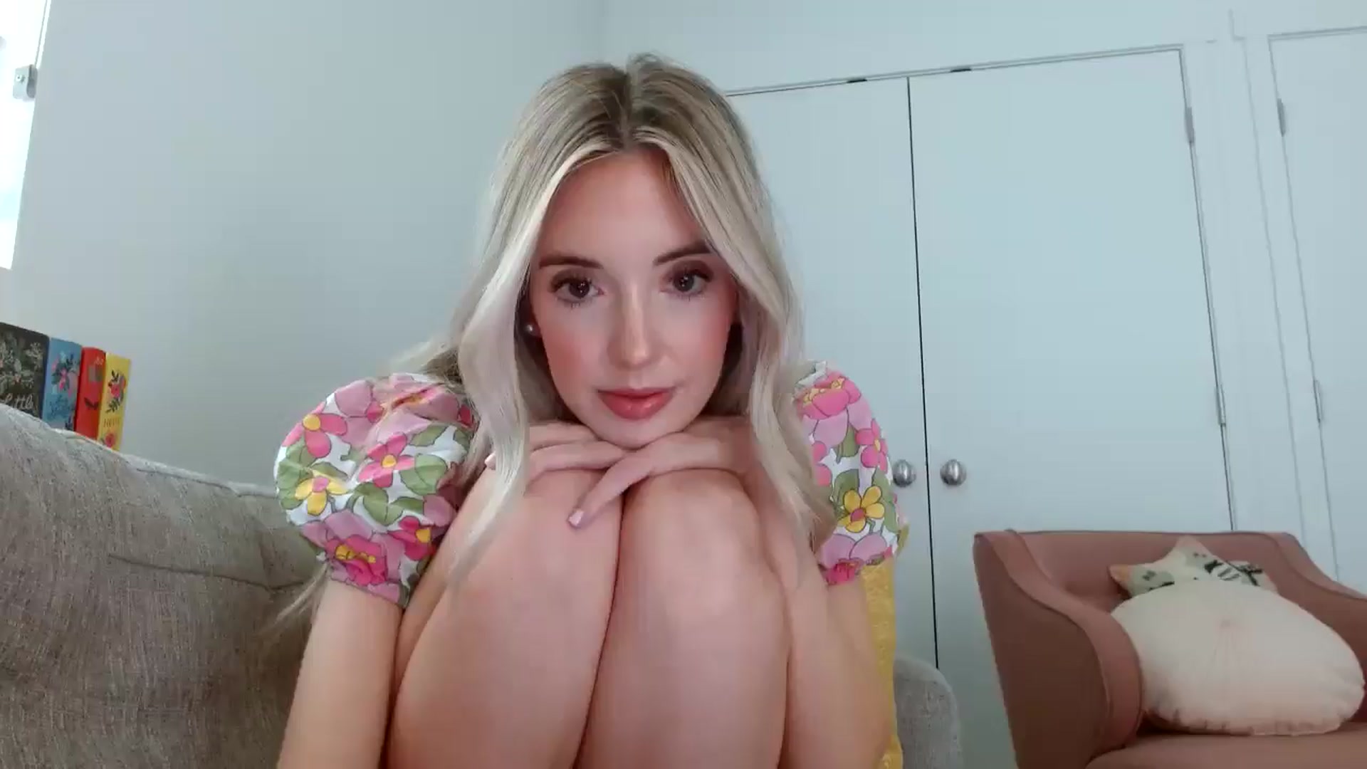 Gallery image thumbnail from Vegansoda's myfreecams stream on, 05/17/2024, 19:21 image 11 of 20
