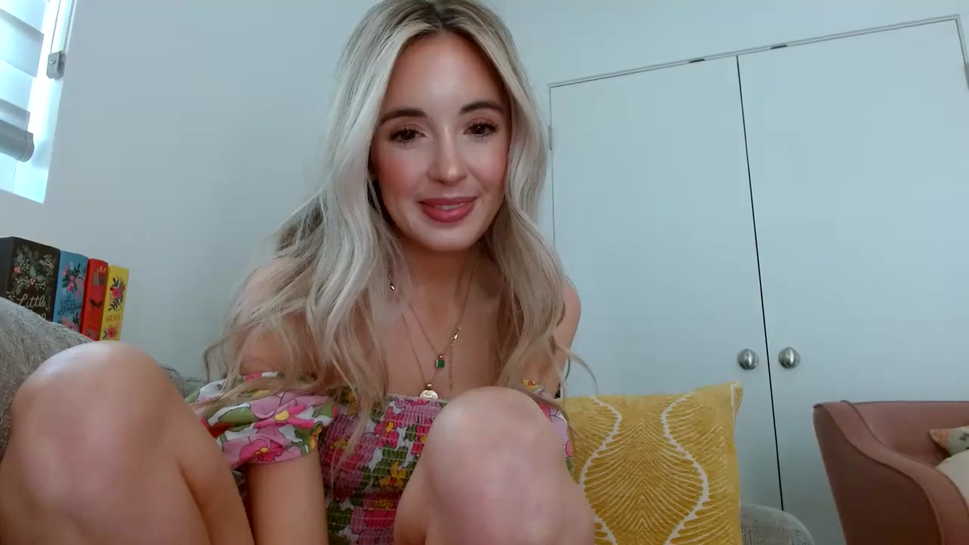 Gallery image thumbnail from Vegansoda's myfreecams stream on, 05/17/2024, 19:42 image 14 of 20