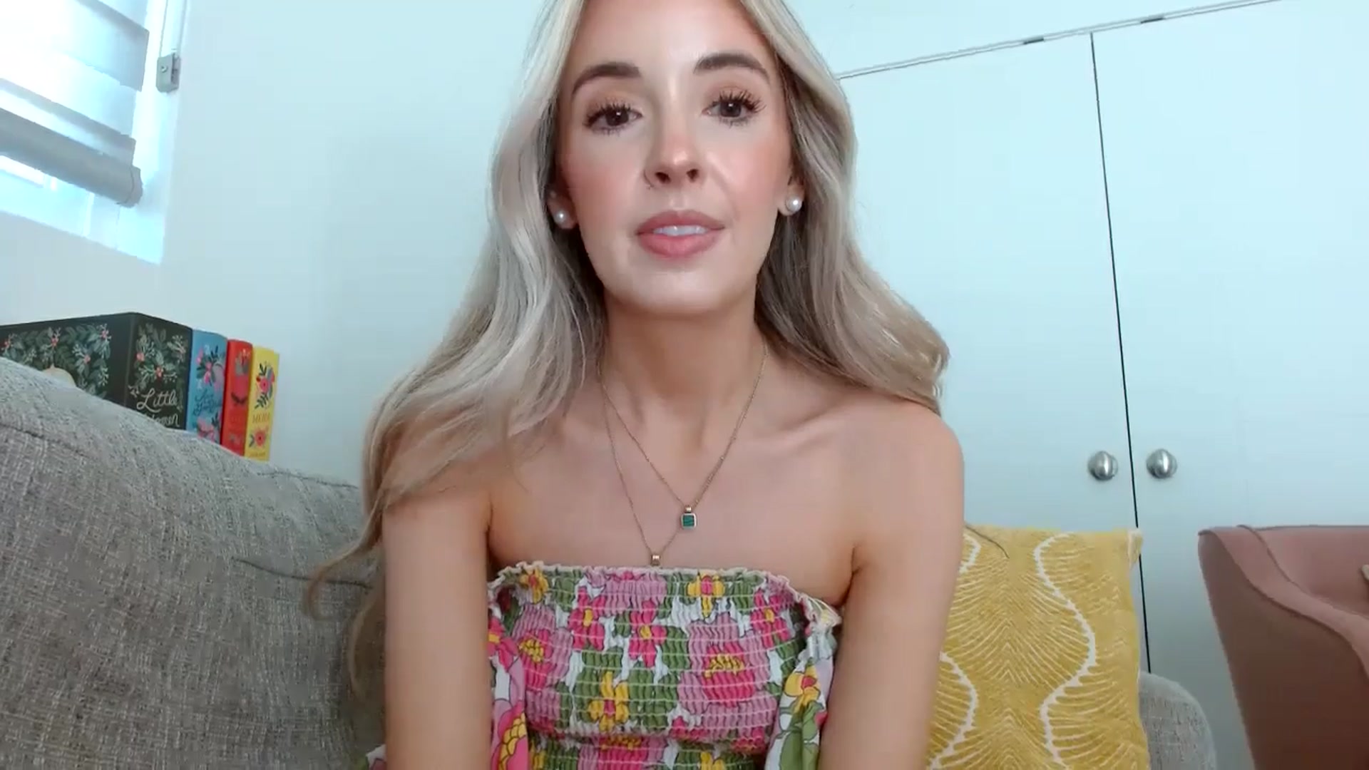 Gallery image thumbnail from Vegansoda's myfreecams stream on, 05/17/2024, 20:19 image 12 of 20