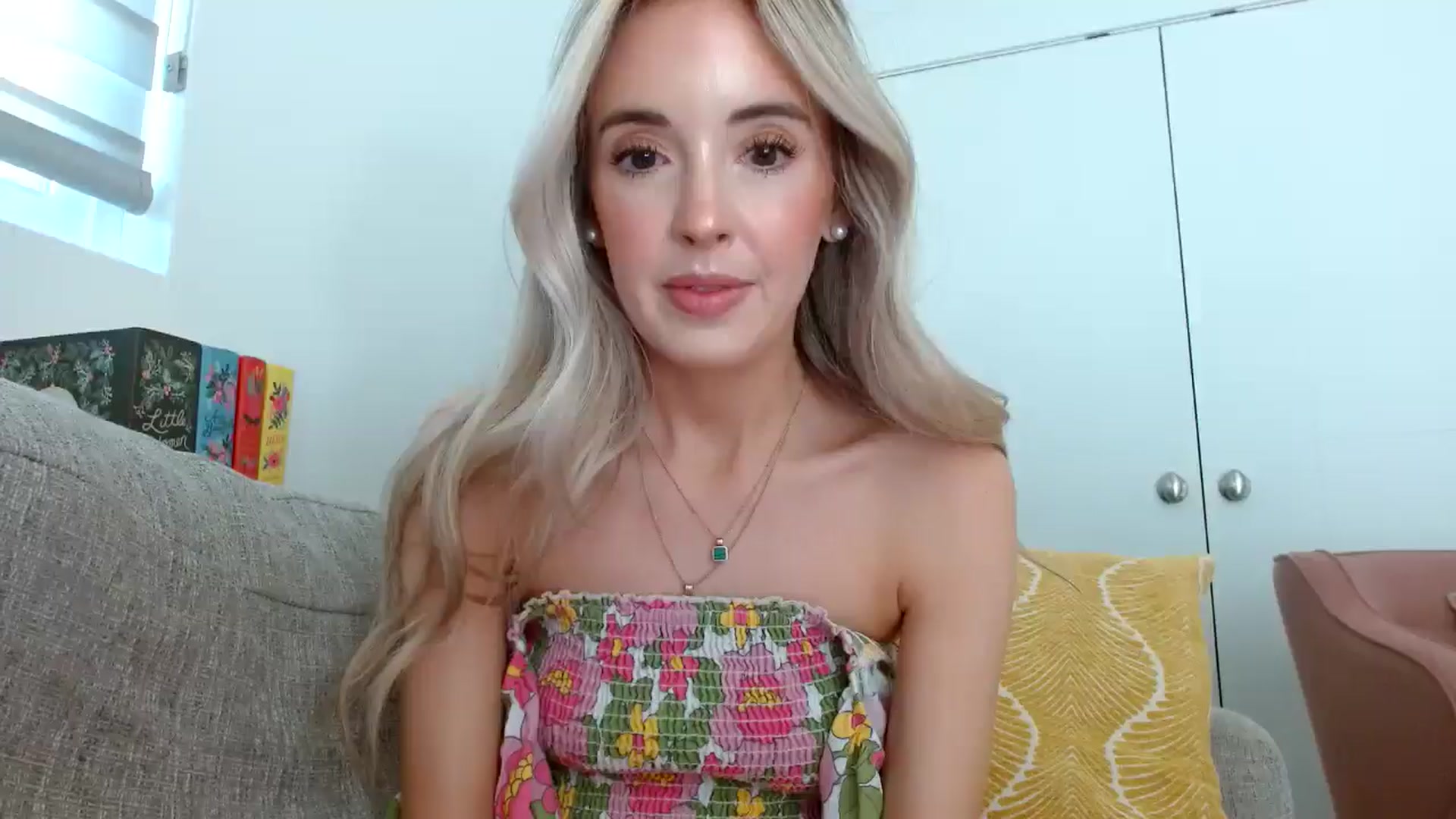 Gallery image thumbnail from Vegansoda's myfreecams stream on, 05/17/2024, 20:19 image 17 of 20