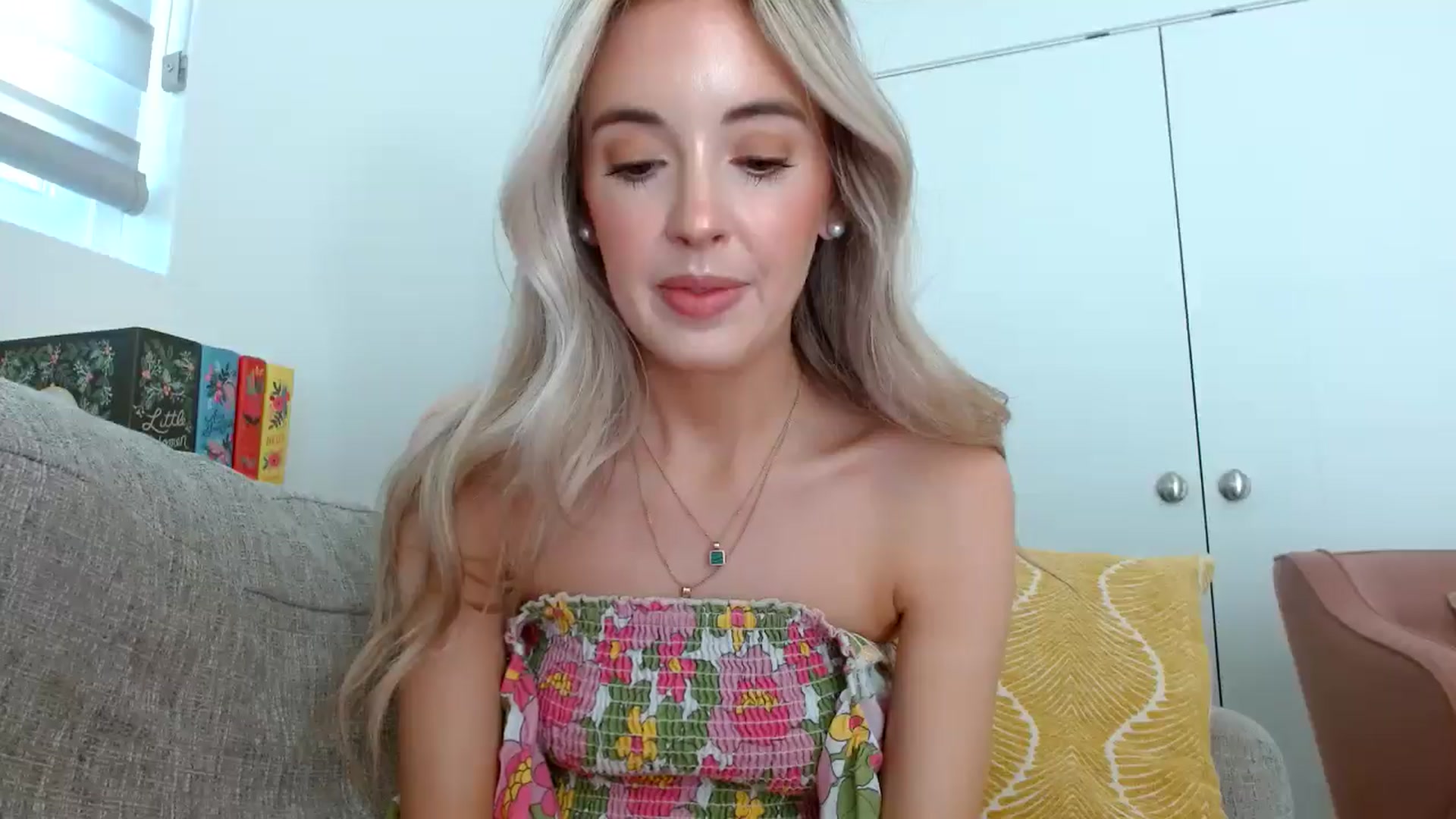 Gallery image thumbnail from Vegansoda's myfreecams stream on, 05/17/2024, 20:19 image 18 of 20