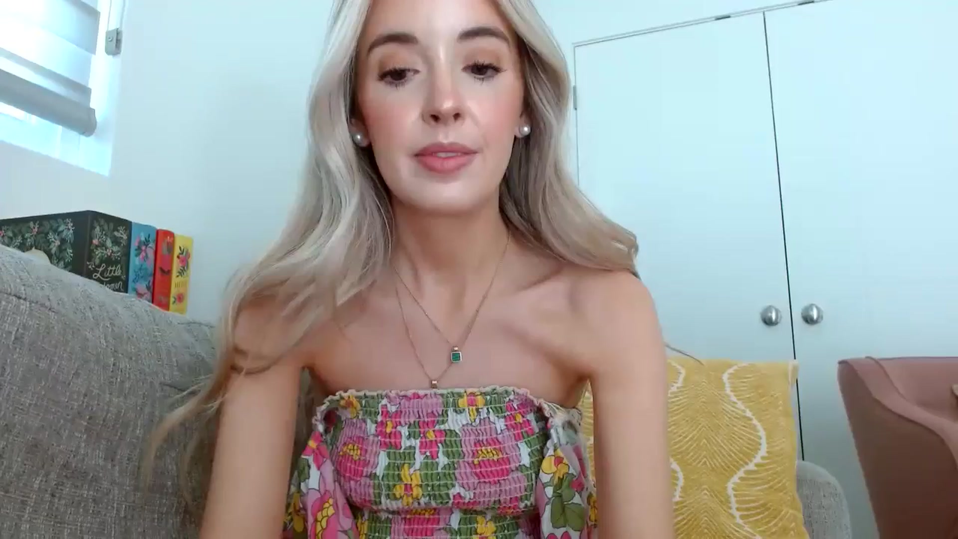 Gallery image thumbnail from Vegansoda's myfreecams stream on, 05/17/2024, 20:19 image 15 of 20