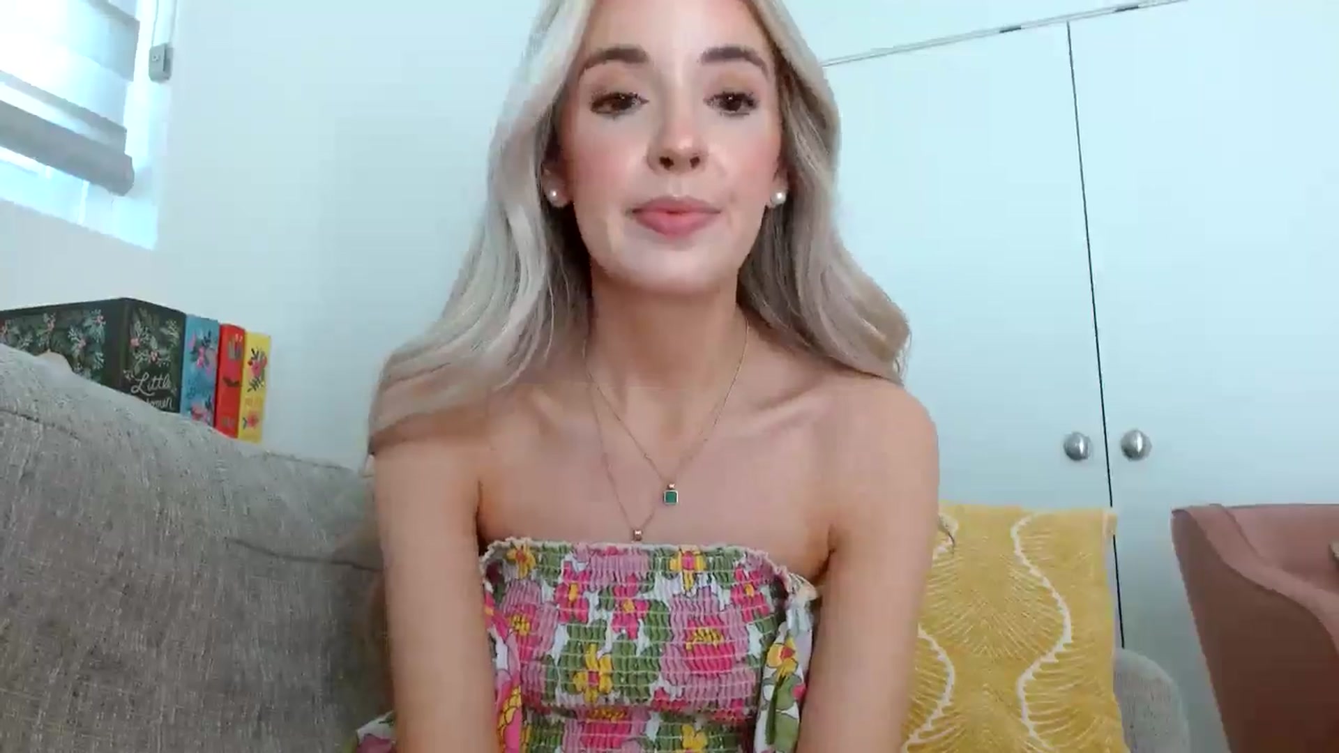 Gallery image thumbnail from Vegansoda's myfreecams stream on, 05/17/2024, 20:19 image 11 of 20