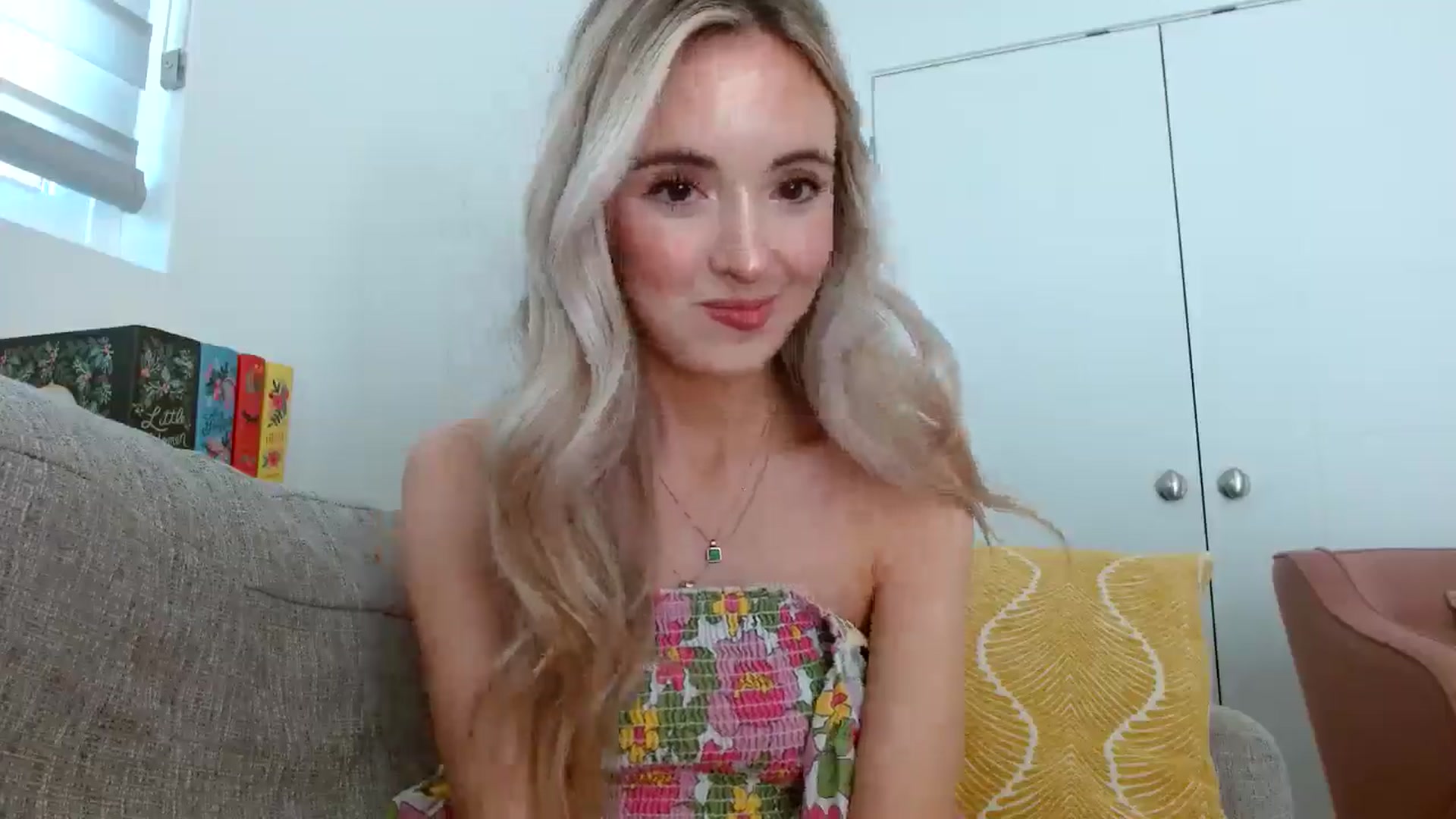 Gallery image thumbnail from Vegansoda's myfreecams stream on, 05/17/2024, 20:19 image 20 of 20
