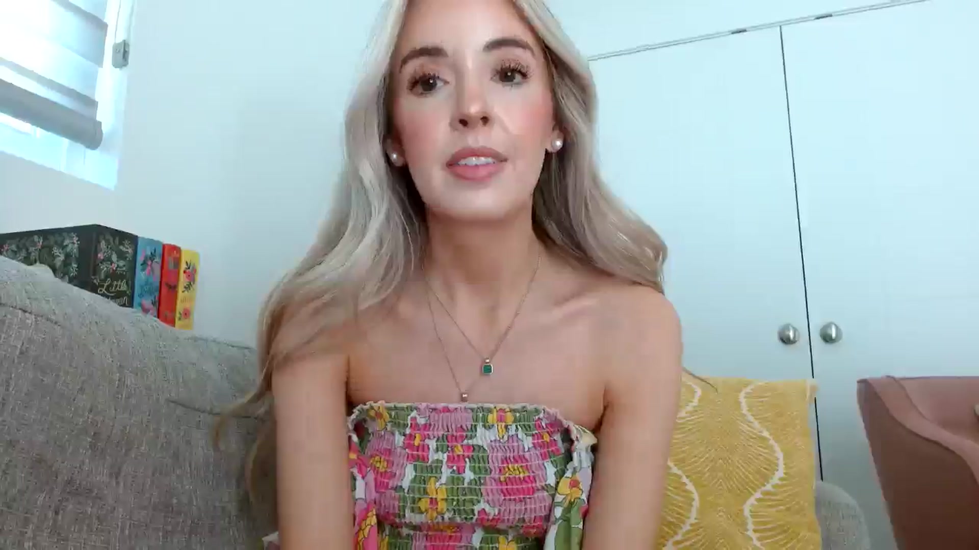Gallery image thumbnail from Vegansoda's myfreecams stream on, 05/17/2024, 20:19 image 13 of 20