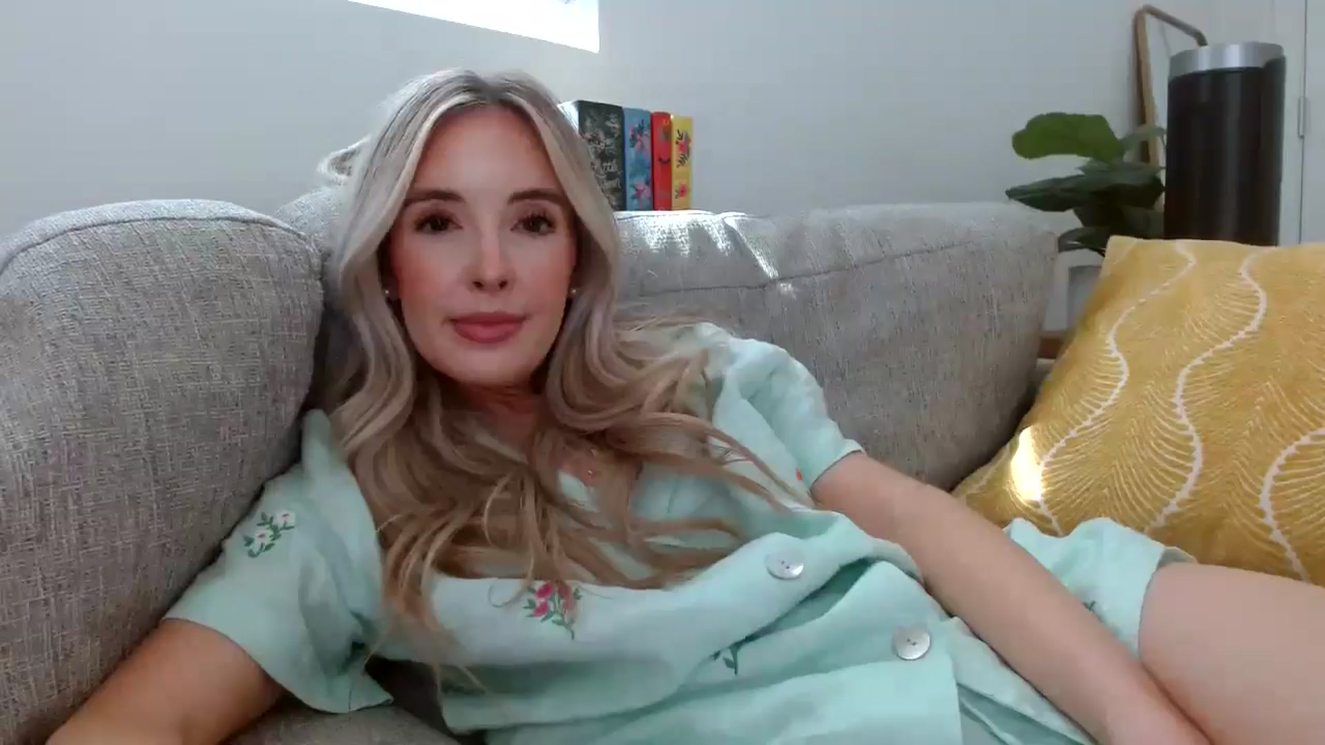 Gallery image thumbnail from Vegansoda's myfreecams stream on, 05/19/2024, 24:31 image 15 of 20