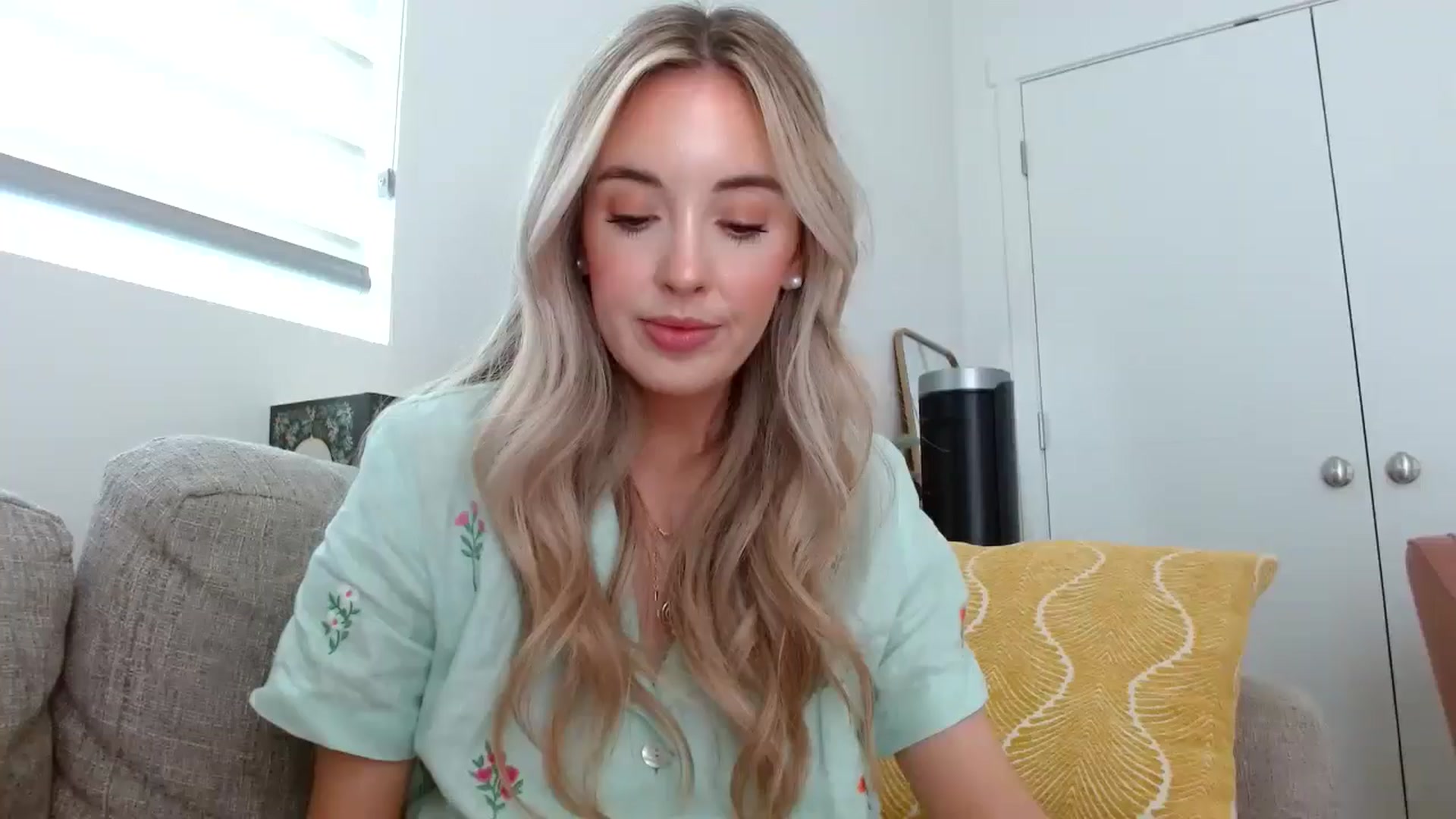 Gallery image thumbnail from Vegansoda's myfreecams stream on, 05/19/2024, 24:31 image 1 of 20