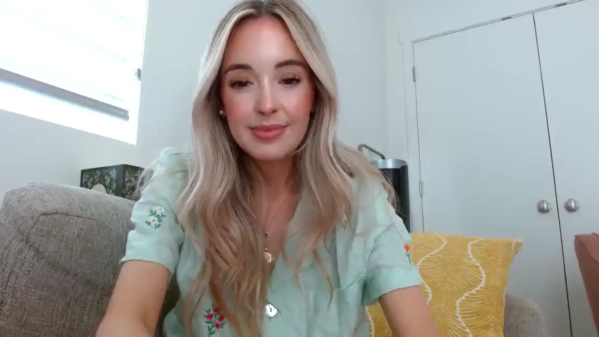 Gallery image thumbnail from Vegansoda's myfreecams stream on, 05/19/2024, 24:31 image 5 of 20