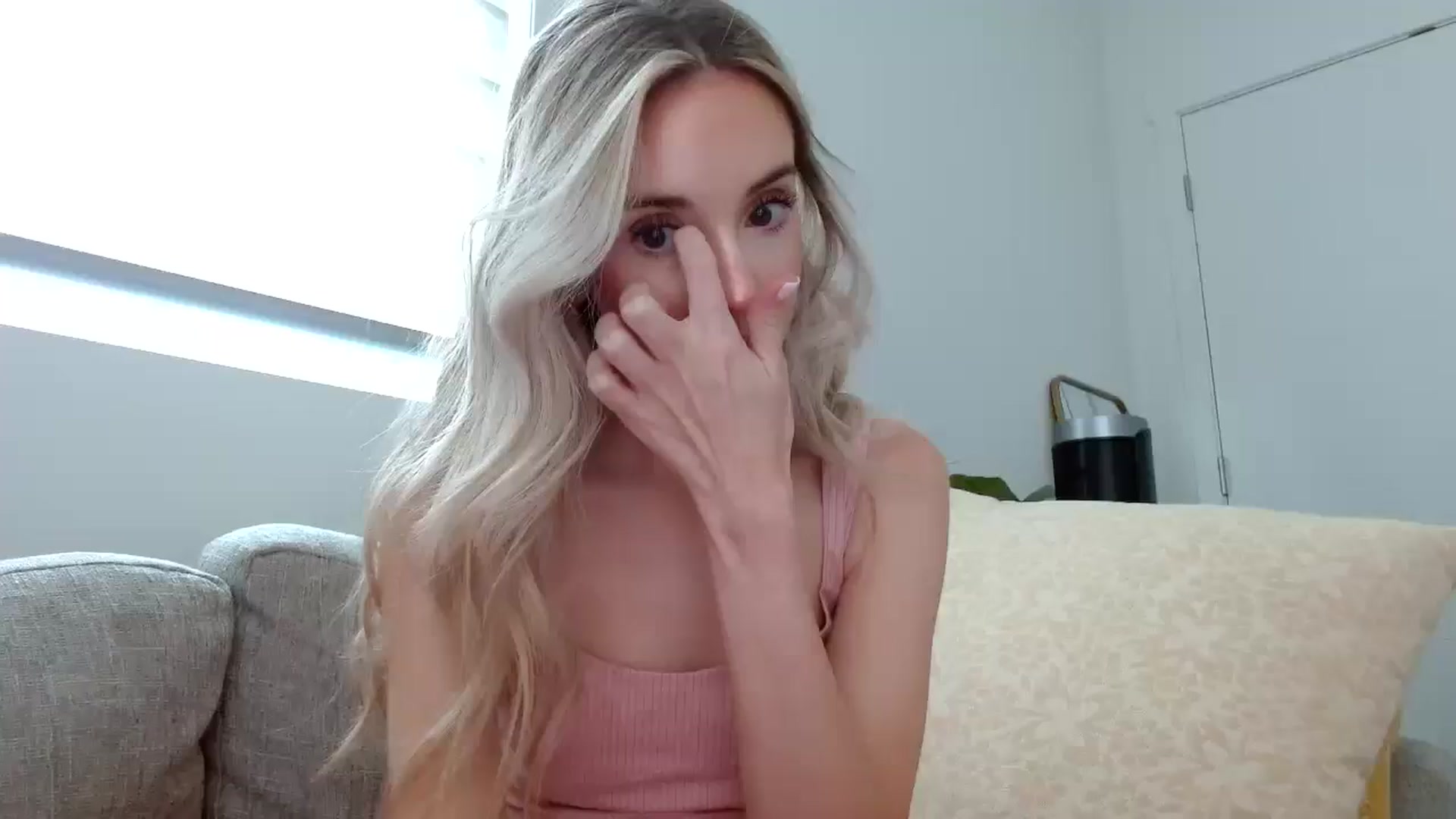 Gallery image thumbnail from Vegansoda's myfreecams stream on, 05/20/2024, 22:32 image 1 of 20