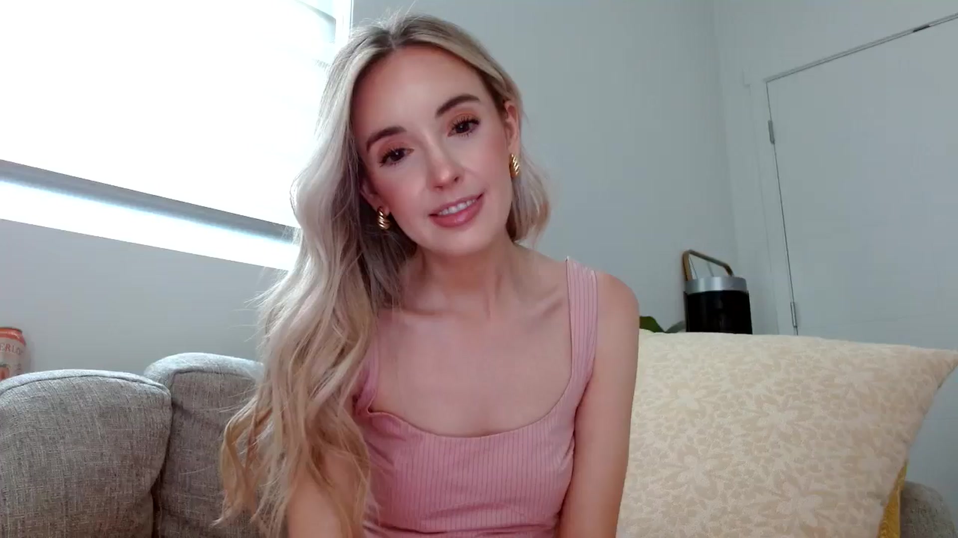 Gallery image thumbnail from Vegansoda's myfreecams stream on, 05/20/2024, 22:32 image 5 of 20