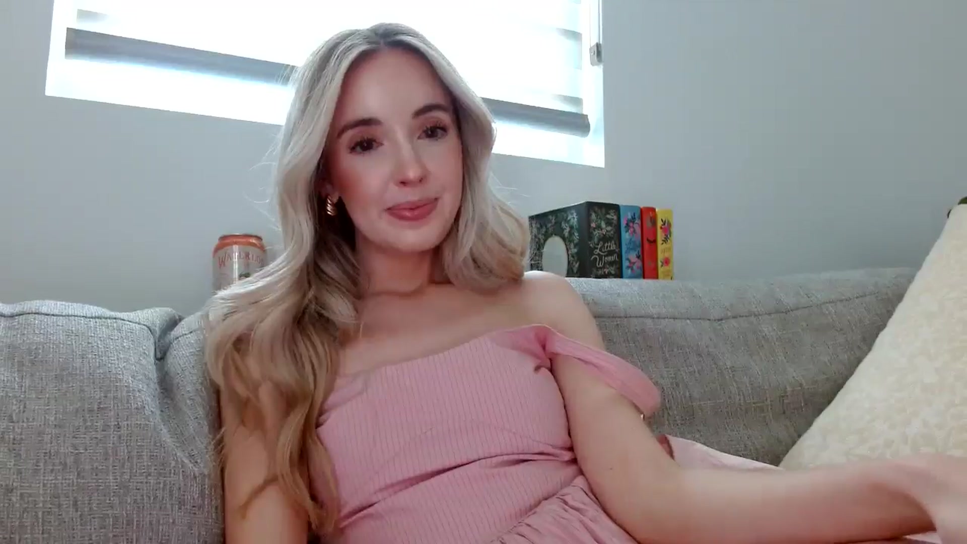 Gallery image thumbnail from Vegansoda's myfreecams stream on, 05/20/2024, 22:32 image 9 of 20