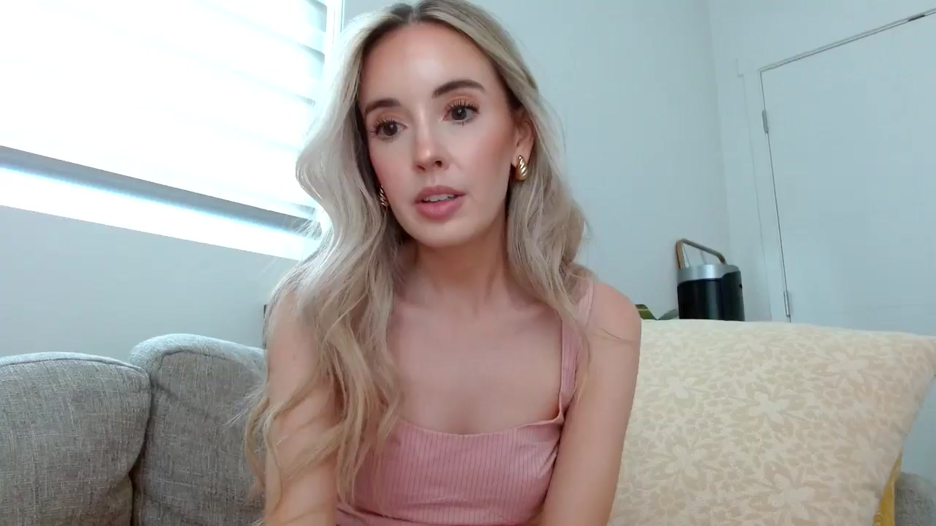 Gallery image thumbnail from Vegansoda's myfreecams stream on, 05/20/2024, 22:32 image 2 of 20