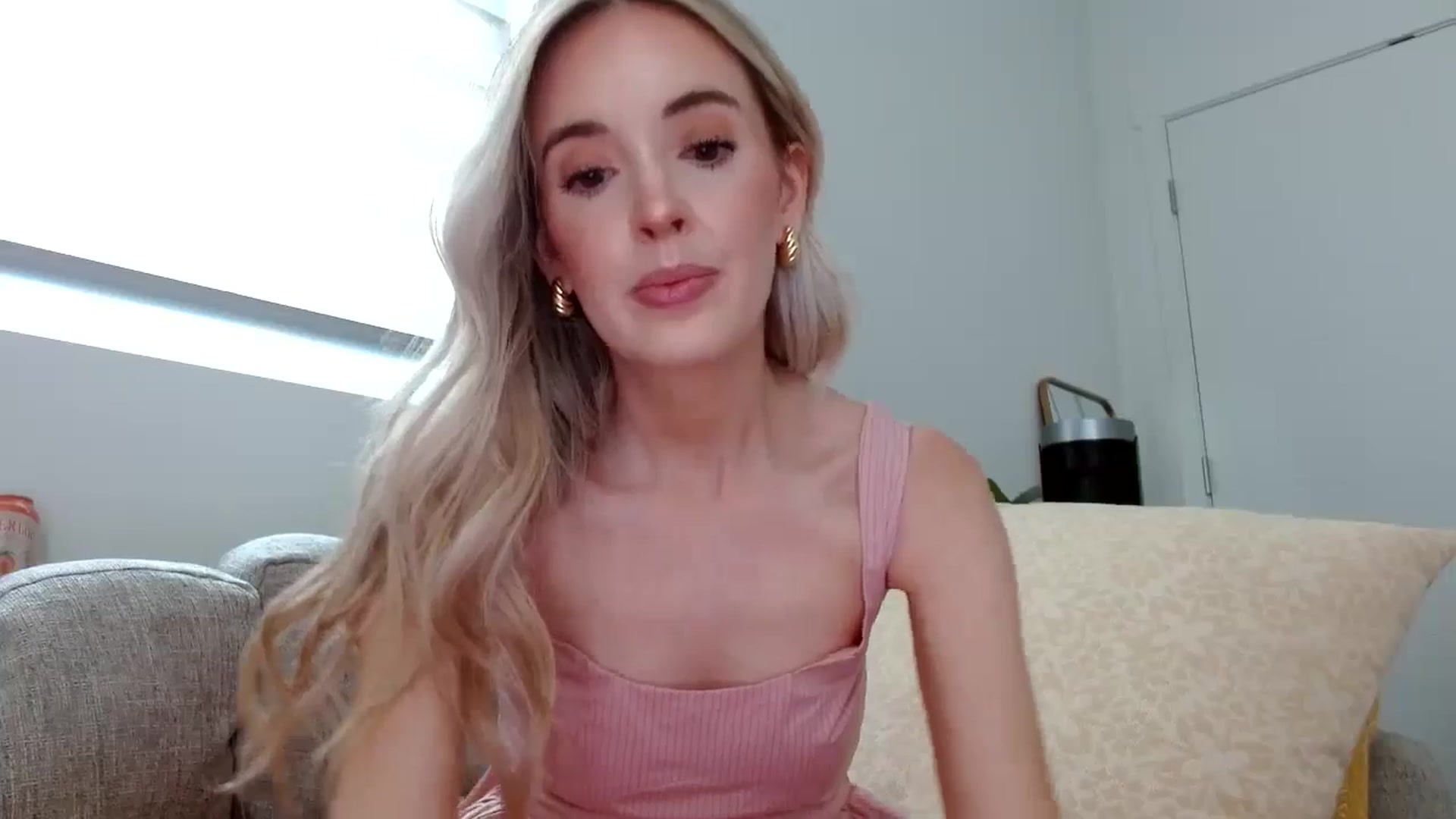 Gallery image thumbnail from Vegansoda's myfreecams stream on, 05/20/2024, 22:32 image 6 of 20