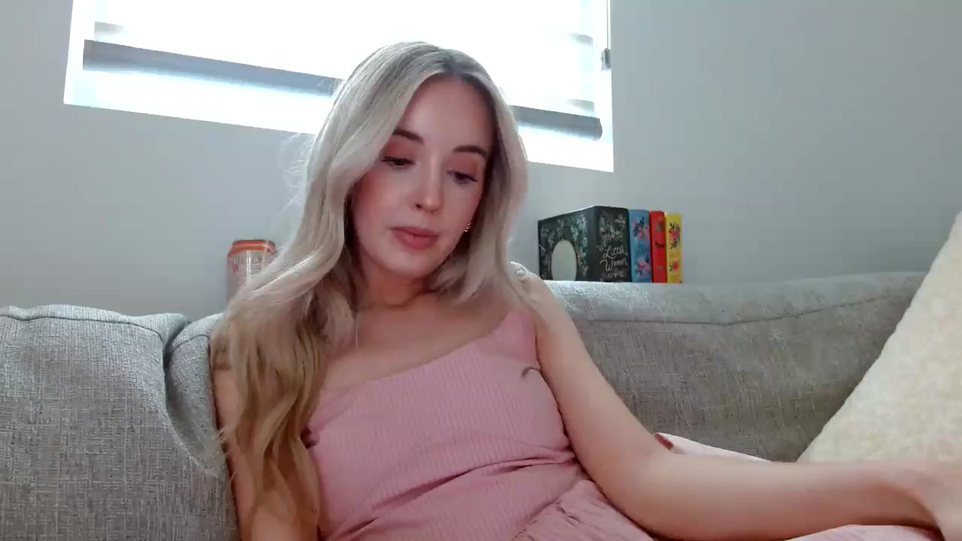 Gallery image thumbnail from Vegansoda's myfreecams stream on, 05/20/2024, 22:32 image 12 of 20