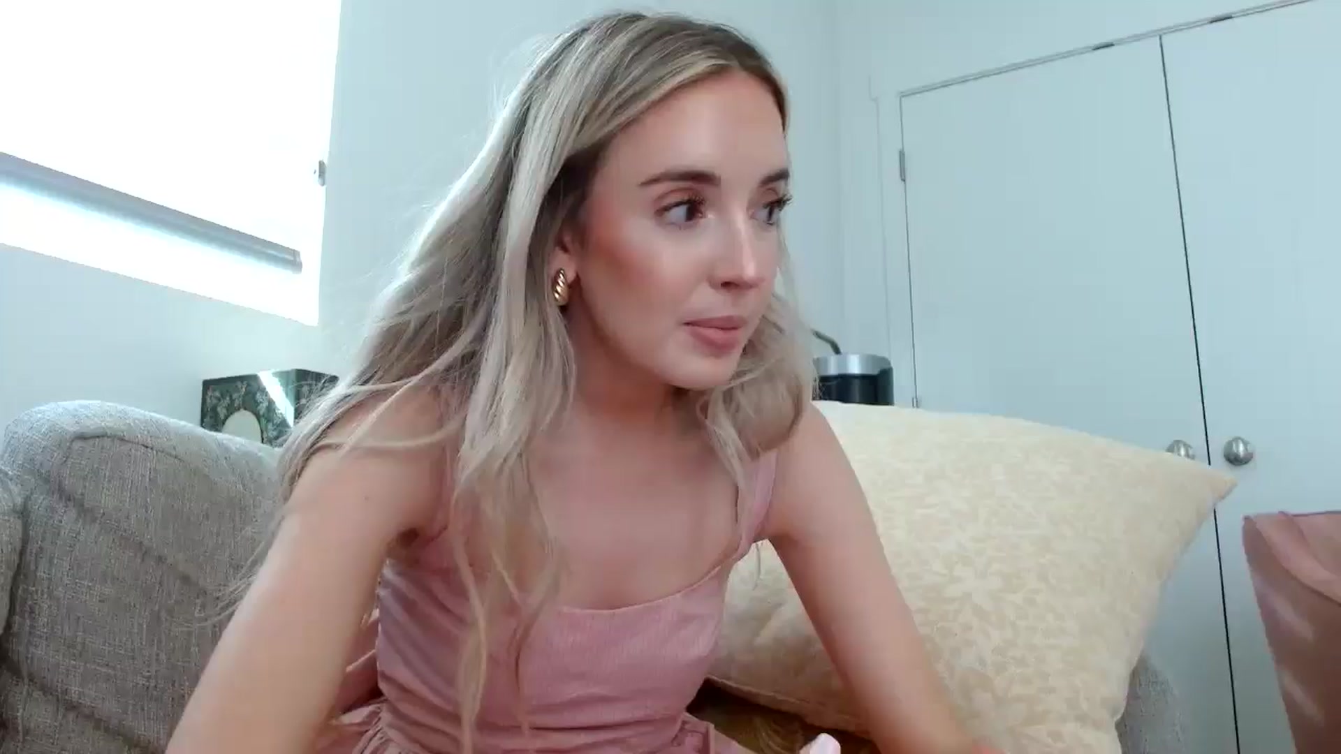 Gallery image thumbnail from Vegansoda's myfreecams stream on, 05/21/2024, 24:01 image 12 of 20