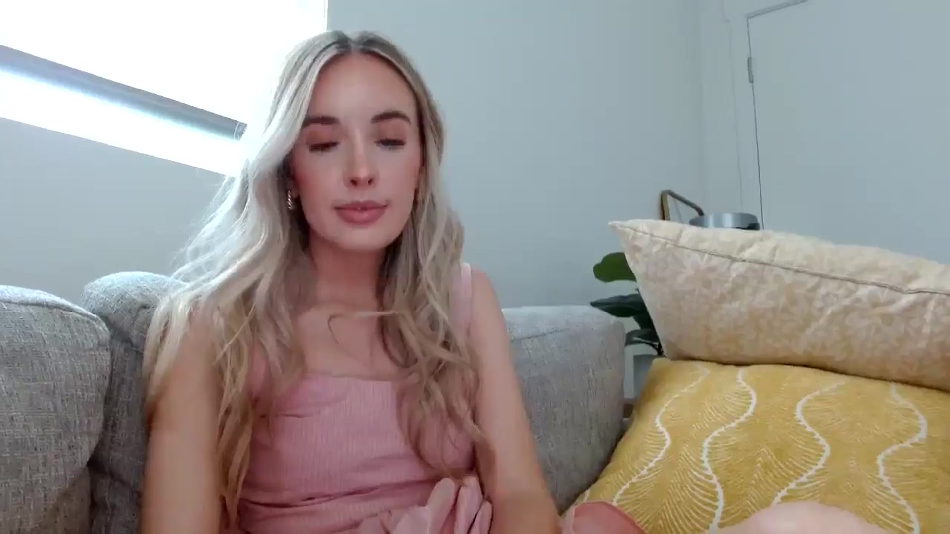 Gallery image thumbnail from Vegansoda's myfreecams stream on, 05/21/2024, 24:01 image 6 of 20