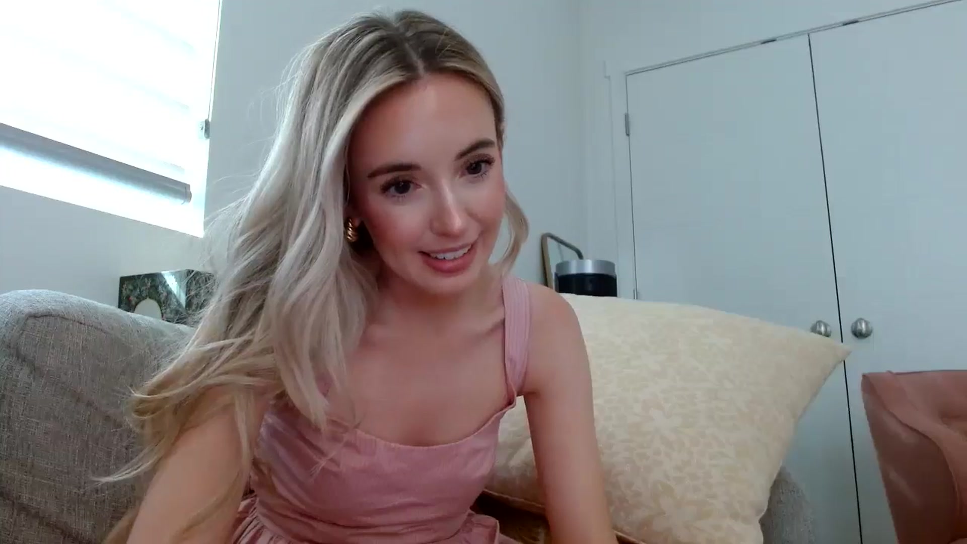 Gallery image thumbnail from Vegansoda's myfreecams stream on, 05/21/2024, 24:01 image 13 of 20