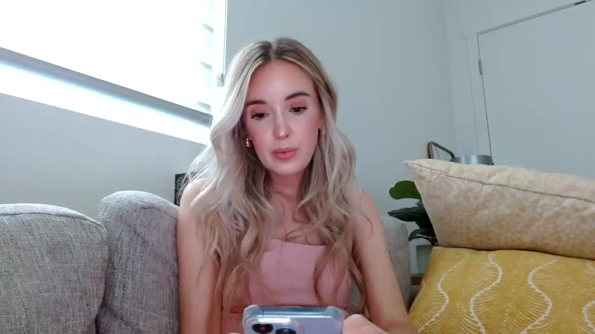 Gallery image thumbnail from Vegansoda's myfreecams stream on, 05/21/2024, 24:01 image 2 of 20