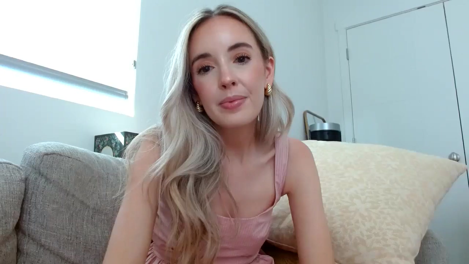 Gallery image thumbnail from Vegansoda's myfreecams stream on, 05/21/2024, 24:01 image 16 of 20
