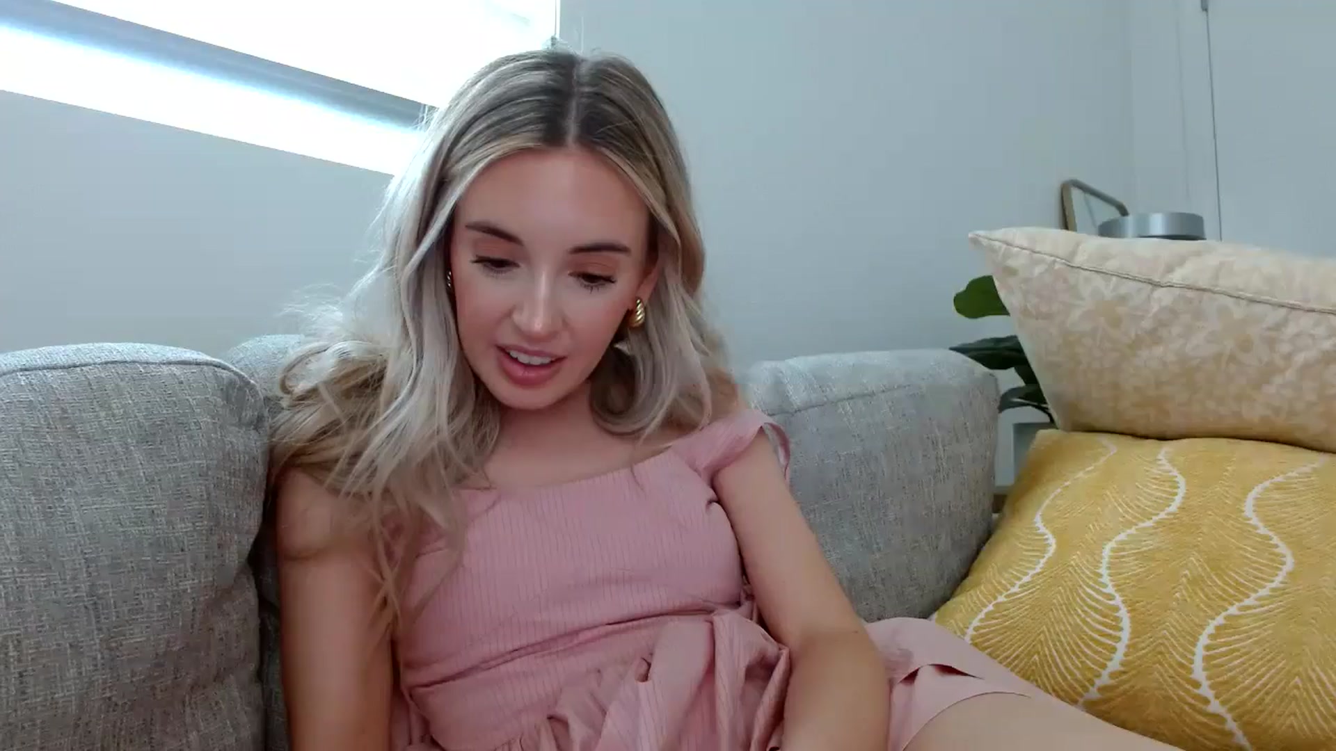 Gallery image thumbnail from Vegansoda's myfreecams stream on, 05/21/2024, 24:01 image 10 of 20