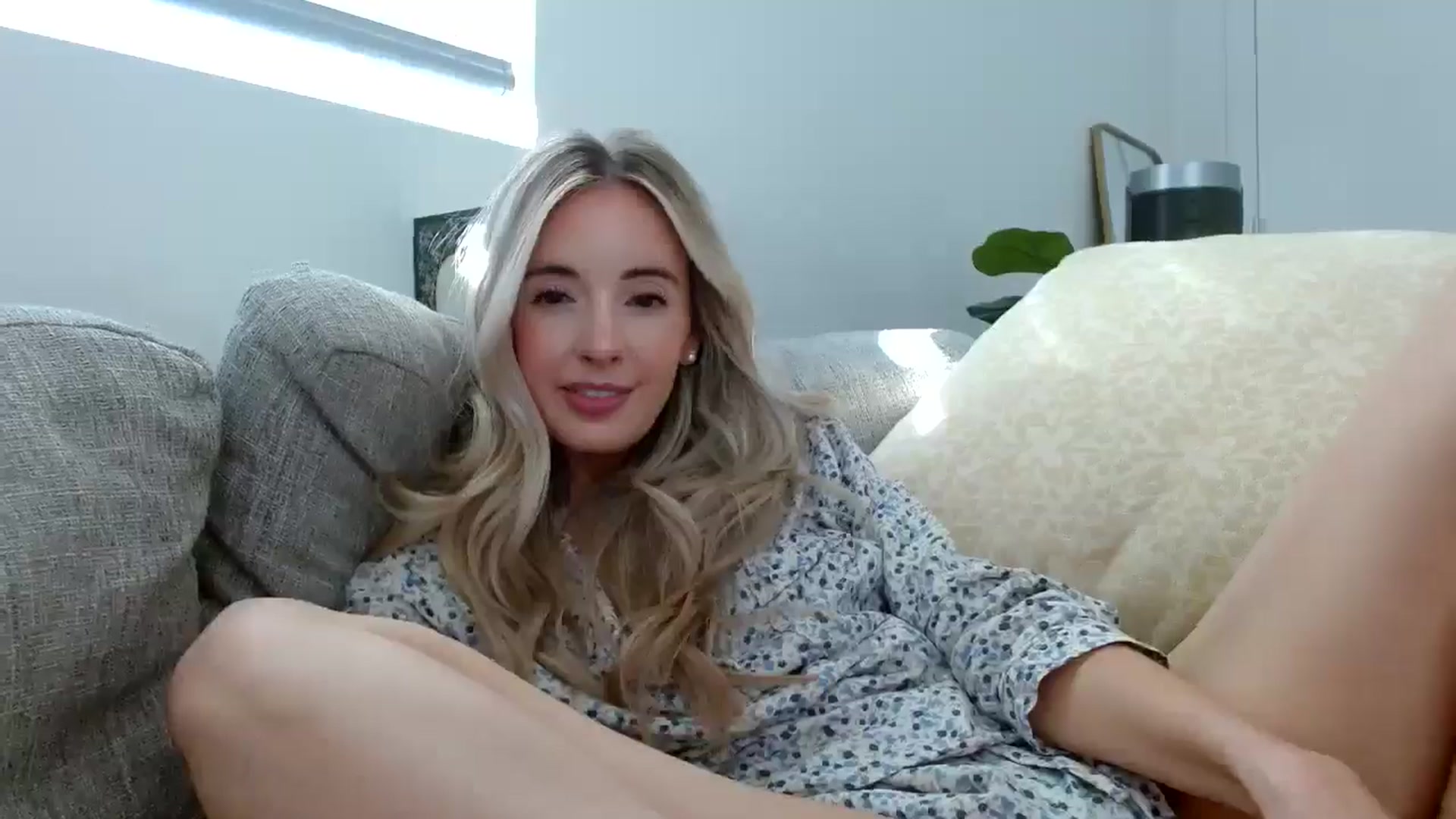 Gallery image thumbnail from Vegansoda's myfreecams stream on, 05/22/2024, 24:36 image 10 of 20