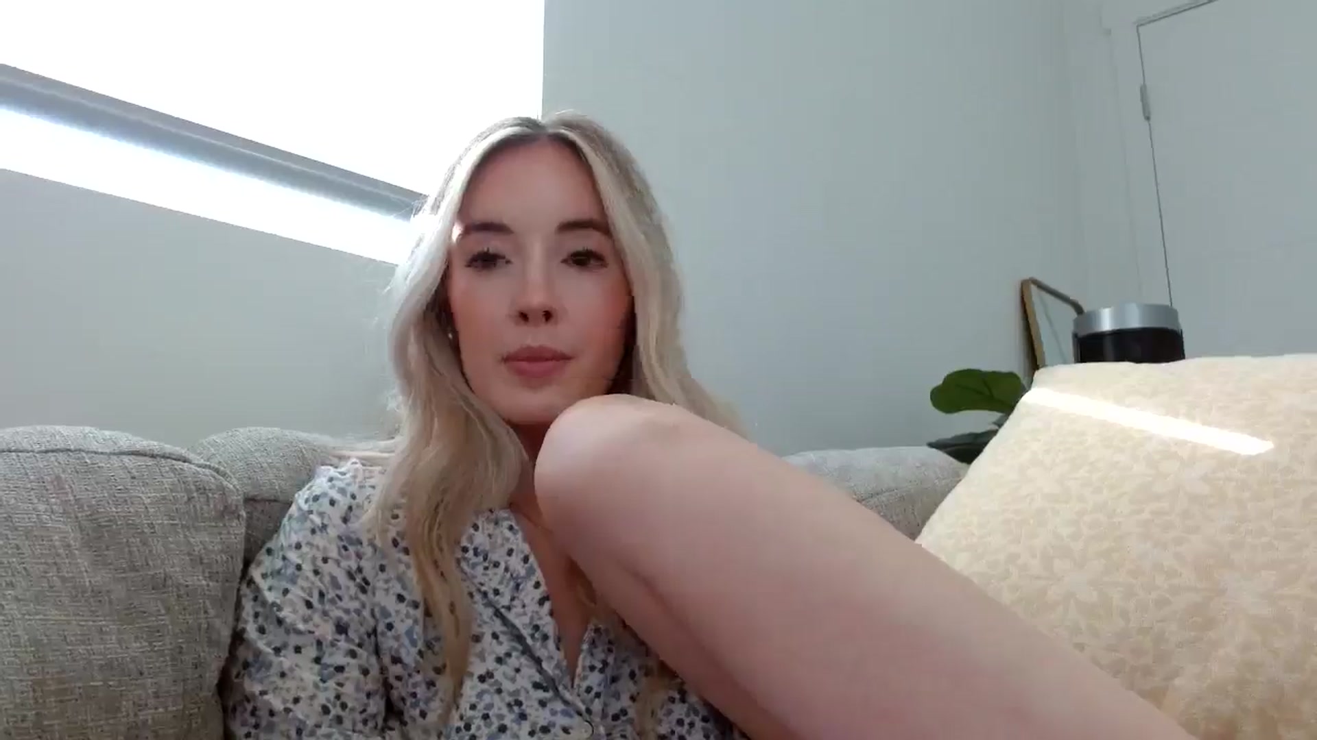 Gallery image thumbnail from Vegansoda's myfreecams stream on, 05/22/2024, 01:10 image 18 of 20