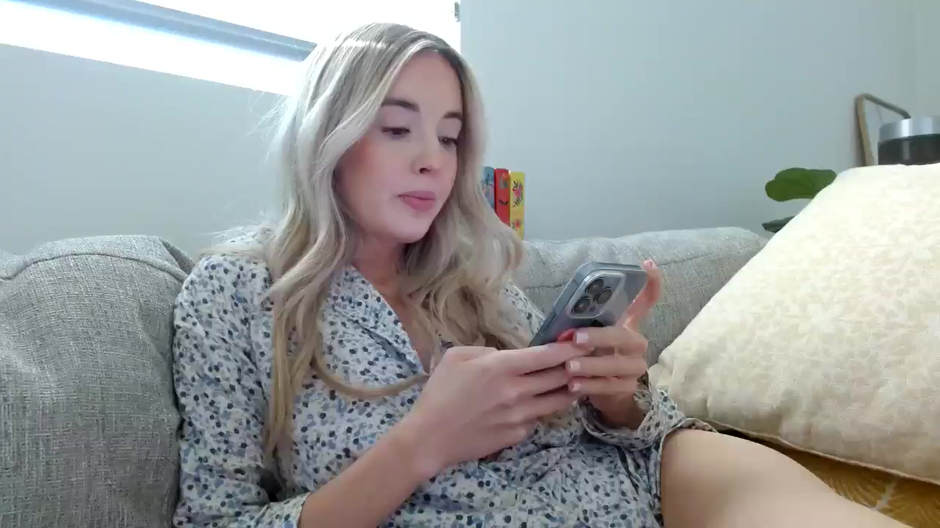 Gallery image thumbnail from Vegansoda's myfreecams stream on, 05/22/2024, 01:46 image 13 of 20