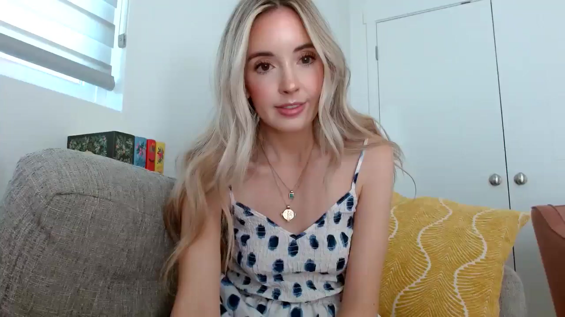 Gallery image thumbnail from Vegansoda's myfreecams stream on, 05/29/2024, 21:09 image 16 of 20