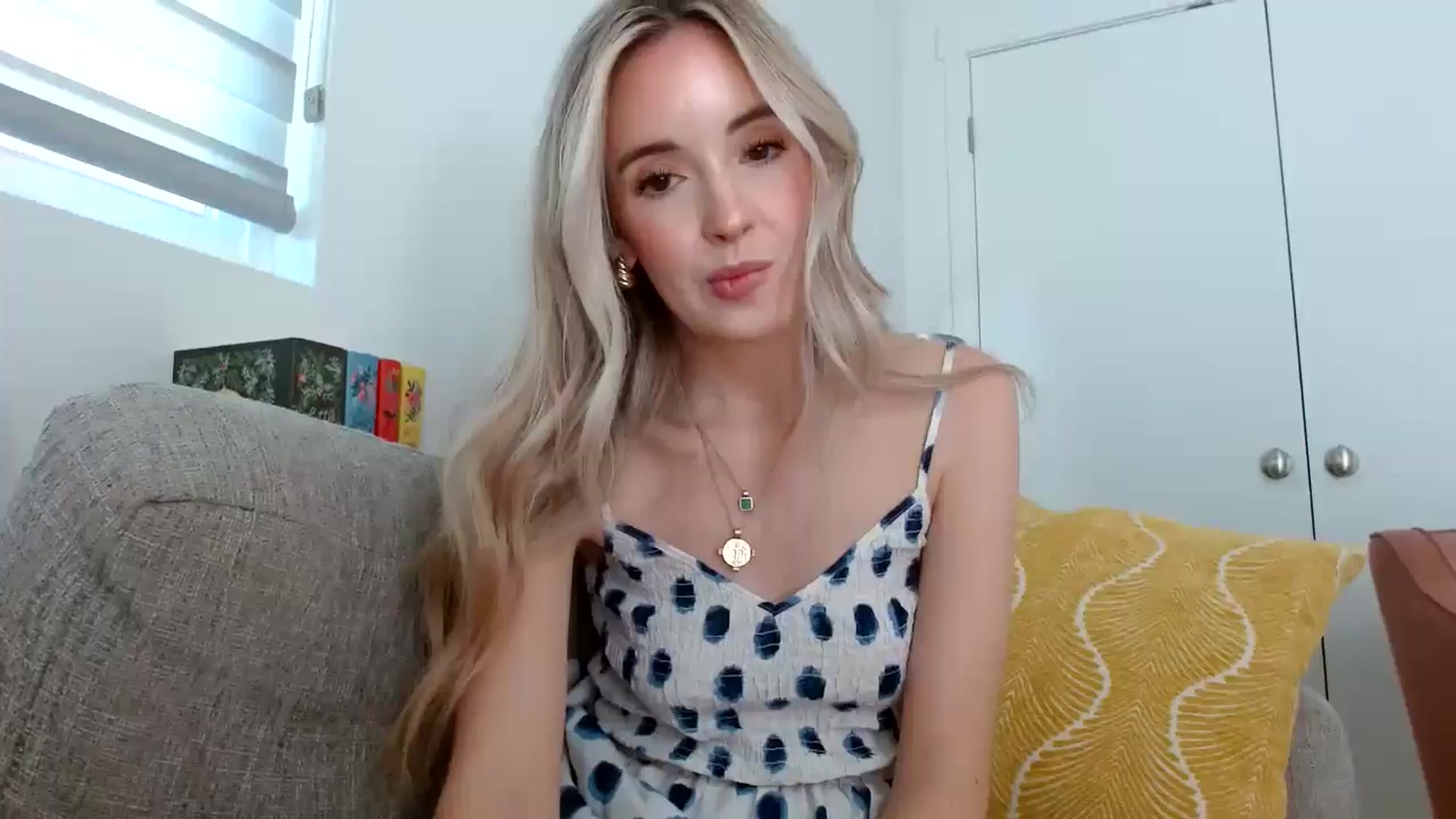 Gallery image thumbnail from Vegansoda's myfreecams stream on, 05/29/2024, 21:09 image 17 of 20