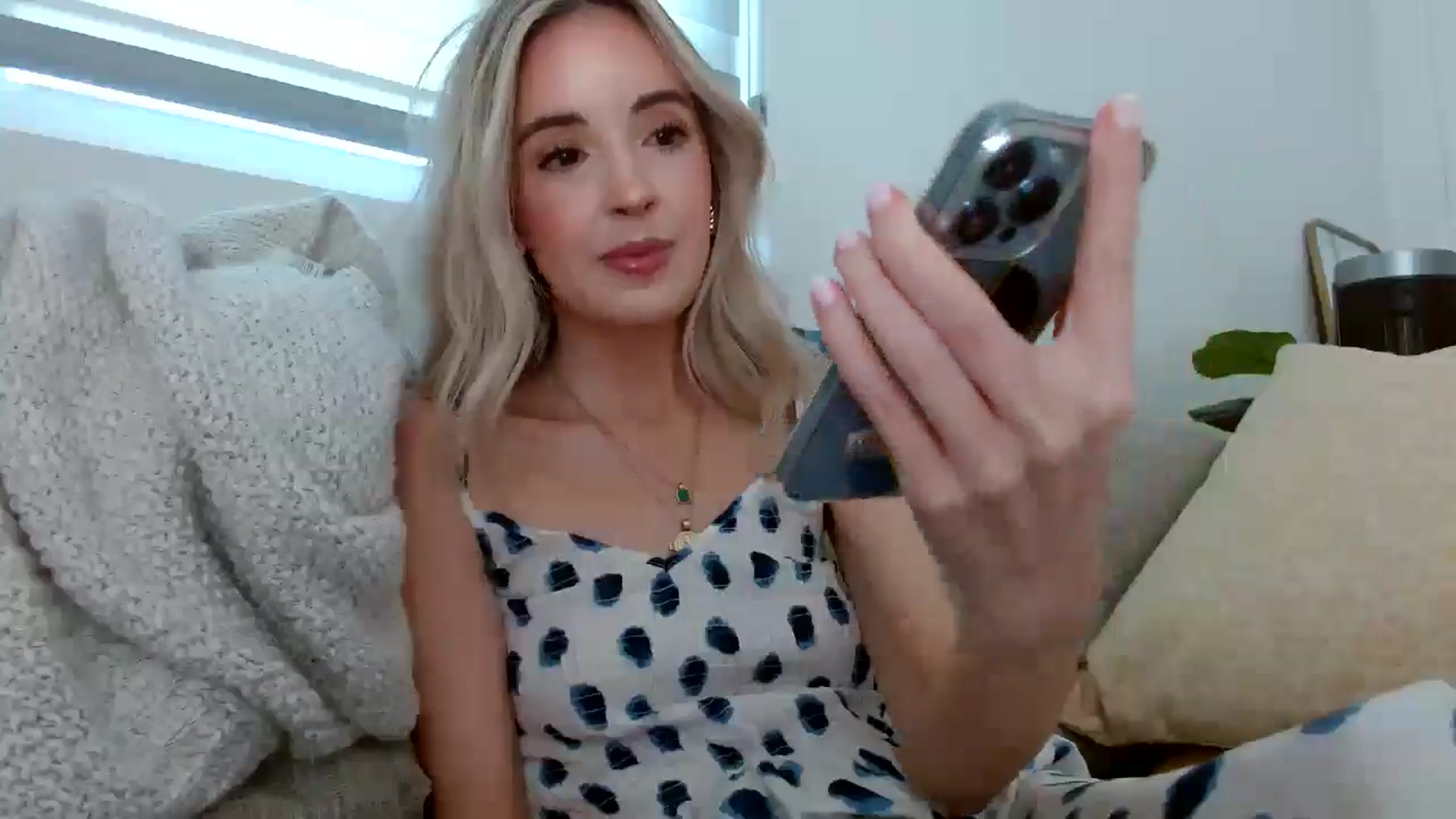 Gallery image thumbnail from Vegansoda's myfreecams stream on, 05/29/2024, 21:09 image 8 of 20
