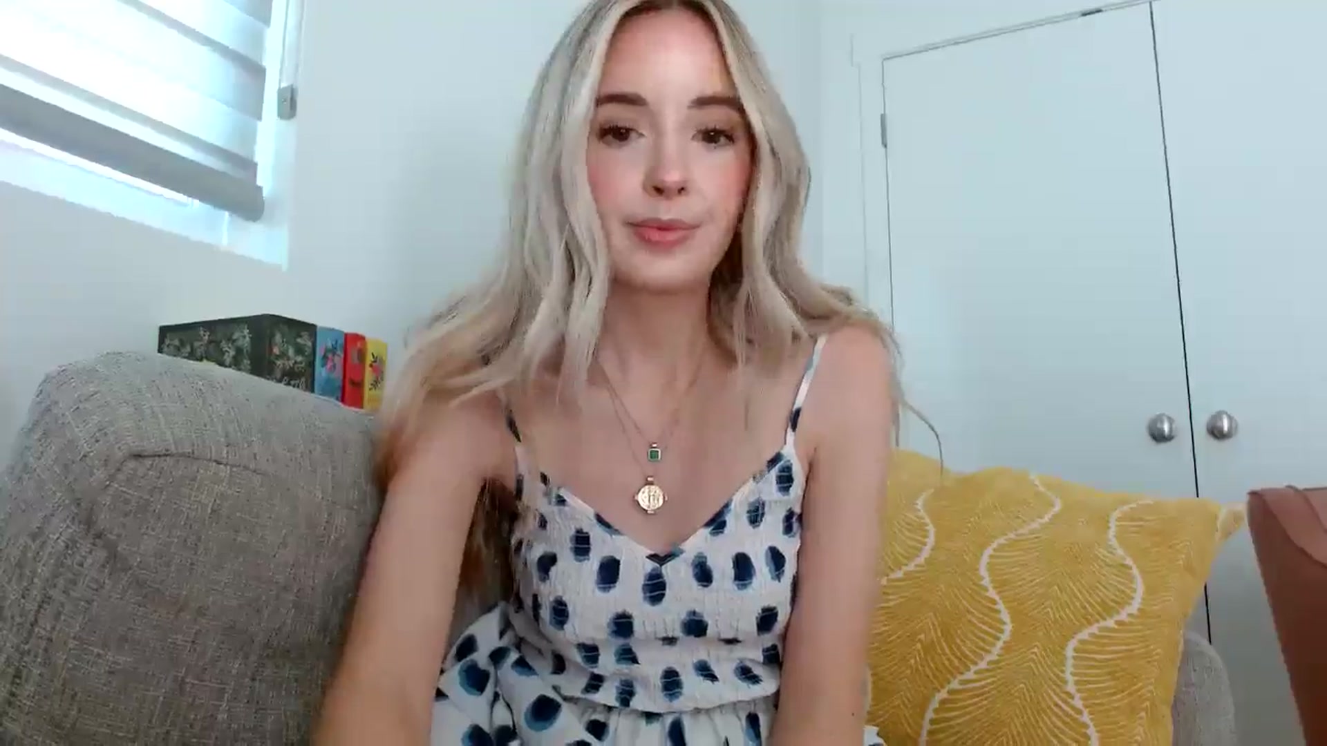 Gallery image thumbnail from Vegansoda's myfreecams stream on, 05/29/2024, 21:09 image 15 of 20