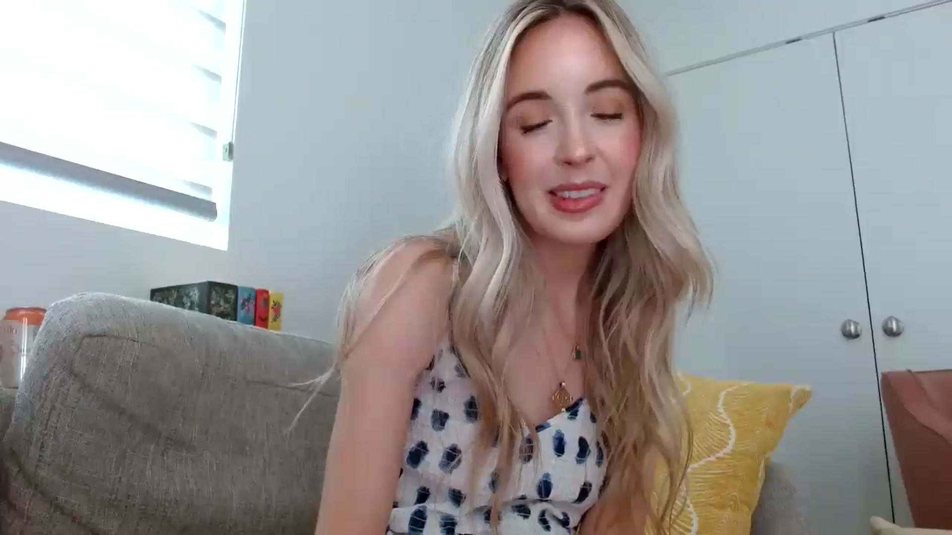 Gallery image thumbnail from Vegansoda's myfreecams stream on, 05/29/2024, 22:41 image 4 of 20