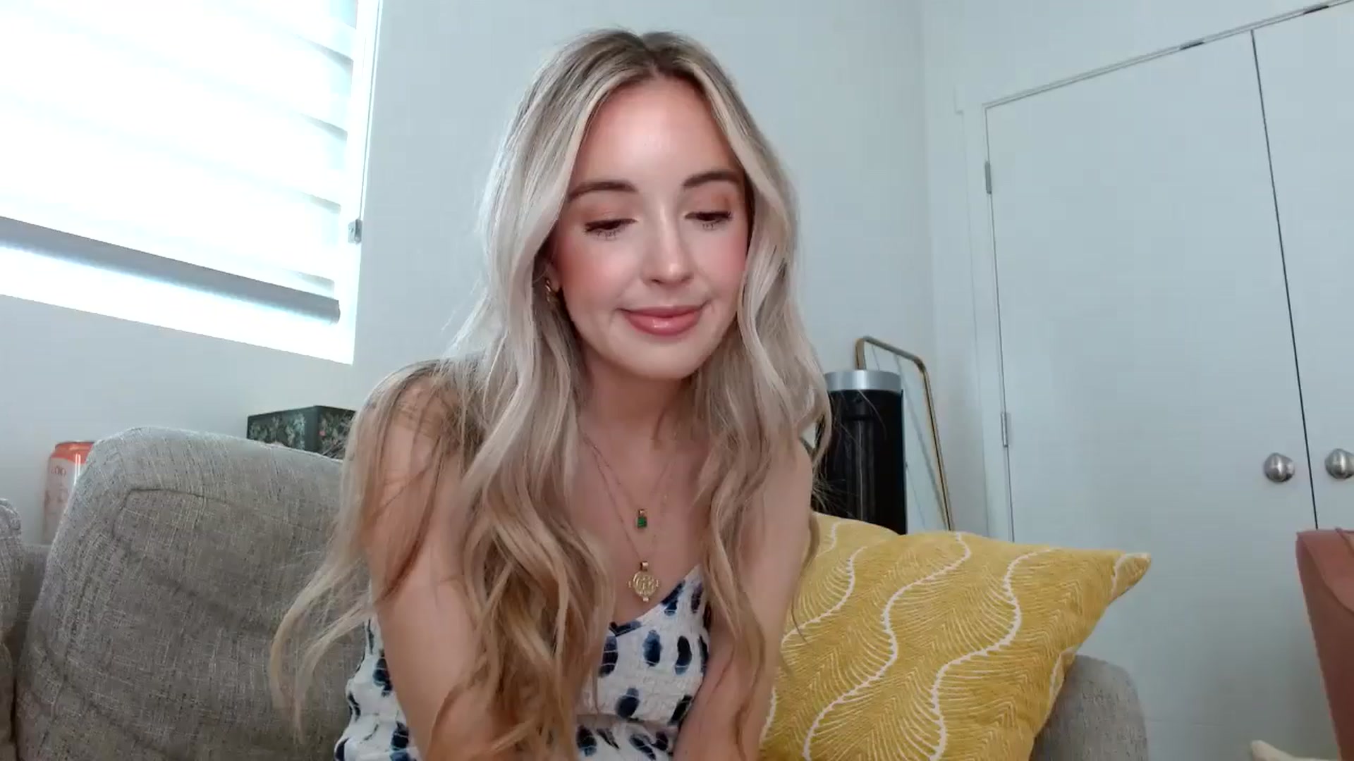 Gallery image thumbnail from Vegansoda's myfreecams stream on, 05/29/2024, 22:41 image 10 of 20