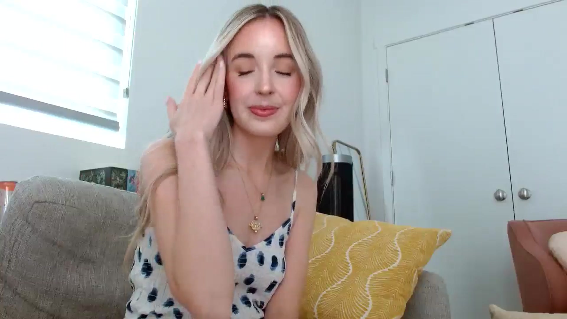 Gallery image thumbnail from Vegansoda's myfreecams stream on, 05/29/2024, 22:41 image 9 of 20