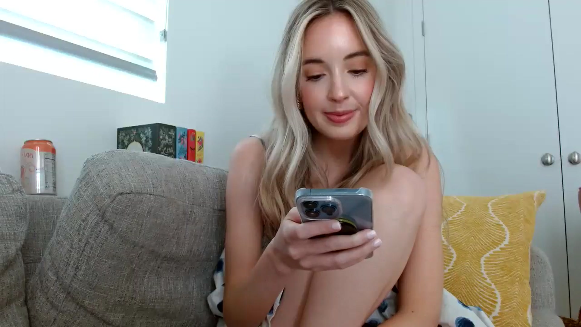 Gallery image thumbnail from Vegansoda's myfreecams stream on, 05/29/2024, 22:41 image 16 of 20