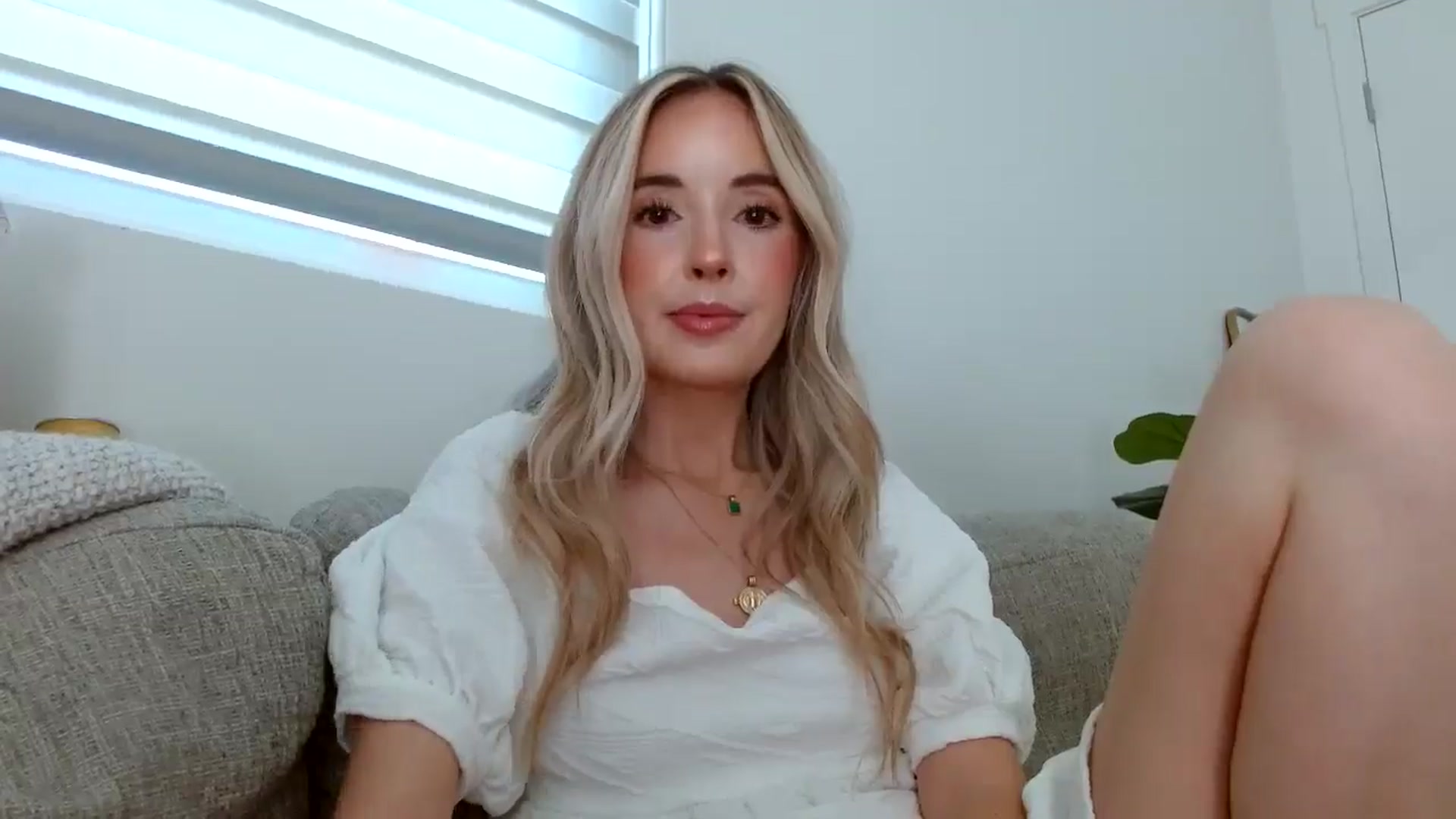 Gallery image thumbnail from Vegansoda's myfreecams stream on, 05/30/2024, 22:11 image 3 of 20