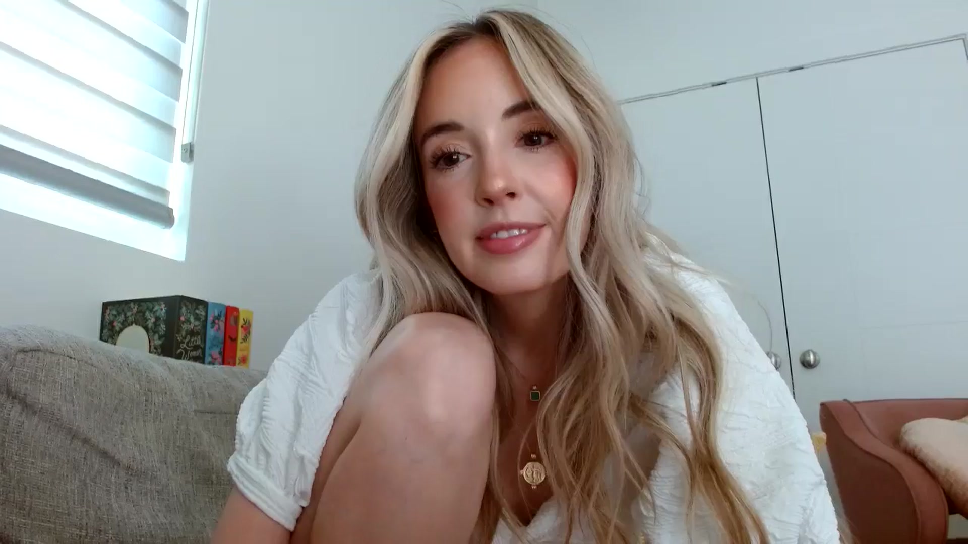 Gallery image thumbnail from Vegansoda's myfreecams stream on, 05/30/2024, 22:11 image 15 of 20