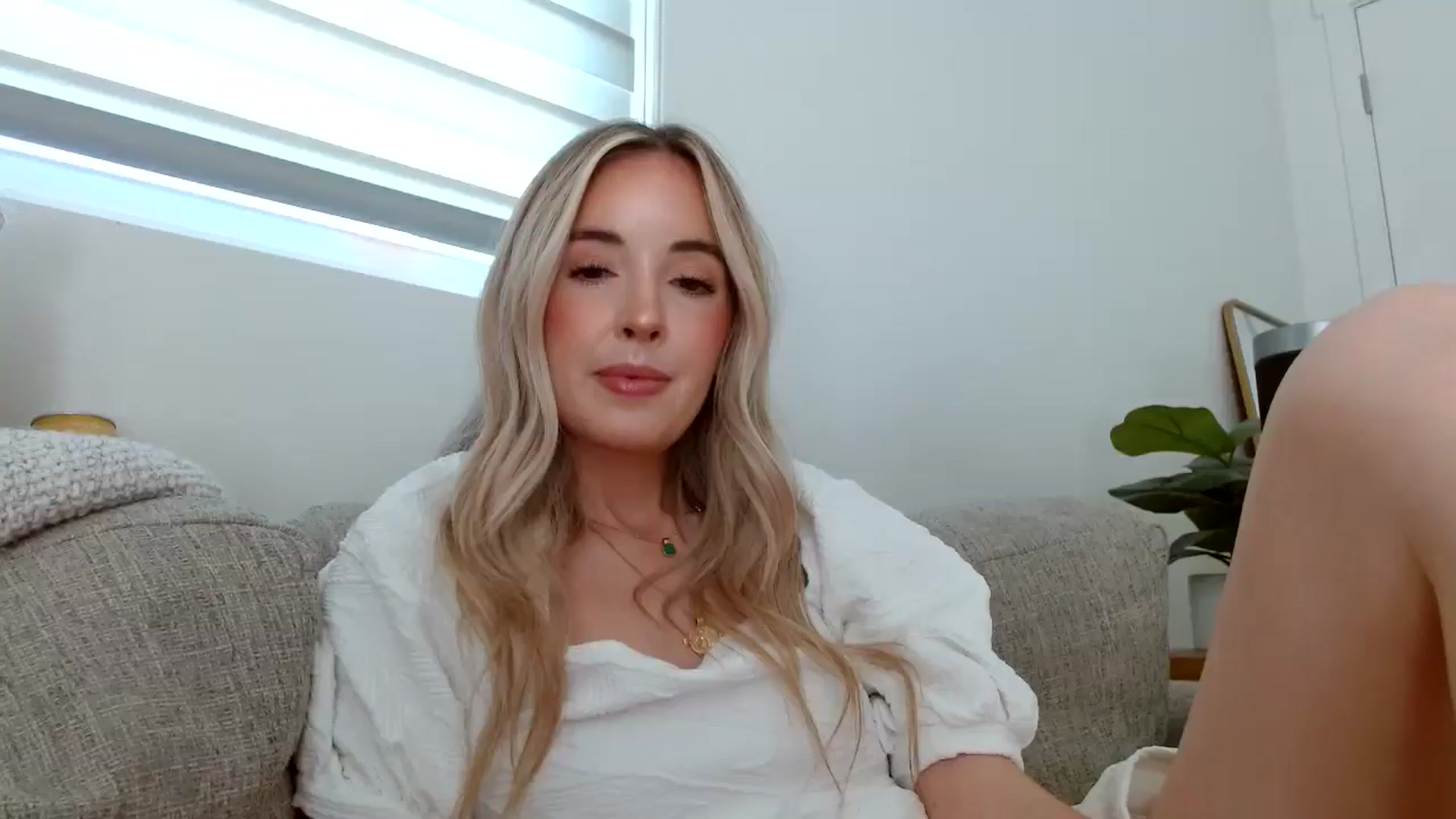 Gallery image thumbnail from Vegansoda's myfreecams stream on, 05/30/2024, 22:11 image 10 of 20