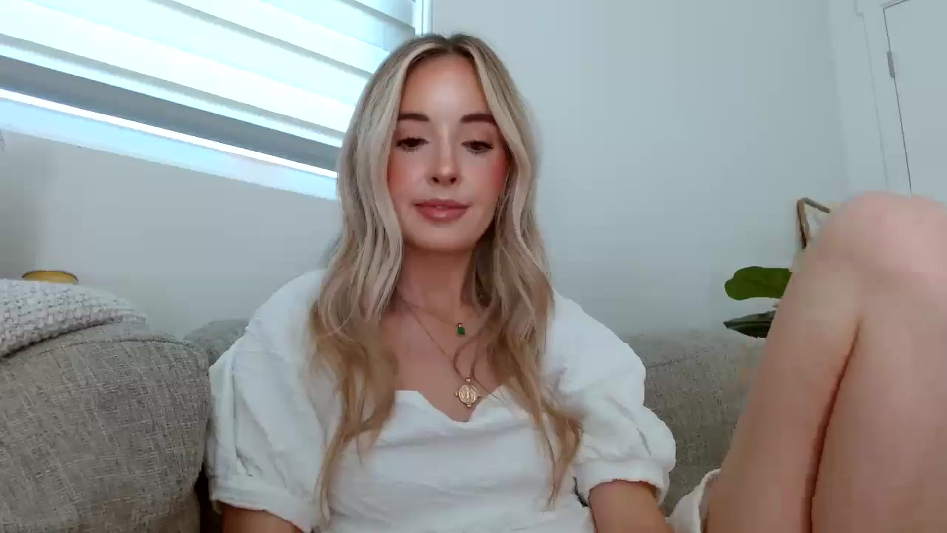Gallery image thumbnail from Vegansoda's myfreecams stream on, 05/30/2024, 22:11 image 4 of 20