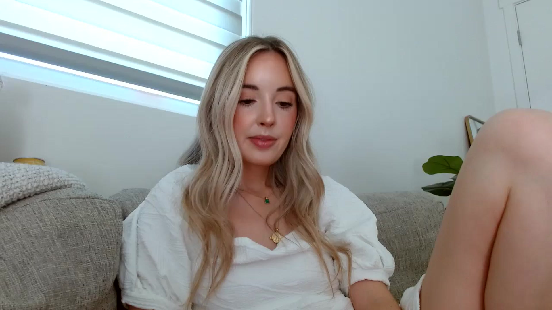 Gallery image thumbnail from Vegansoda's myfreecams stream on, 05/30/2024, 22:11 image 5 of 20