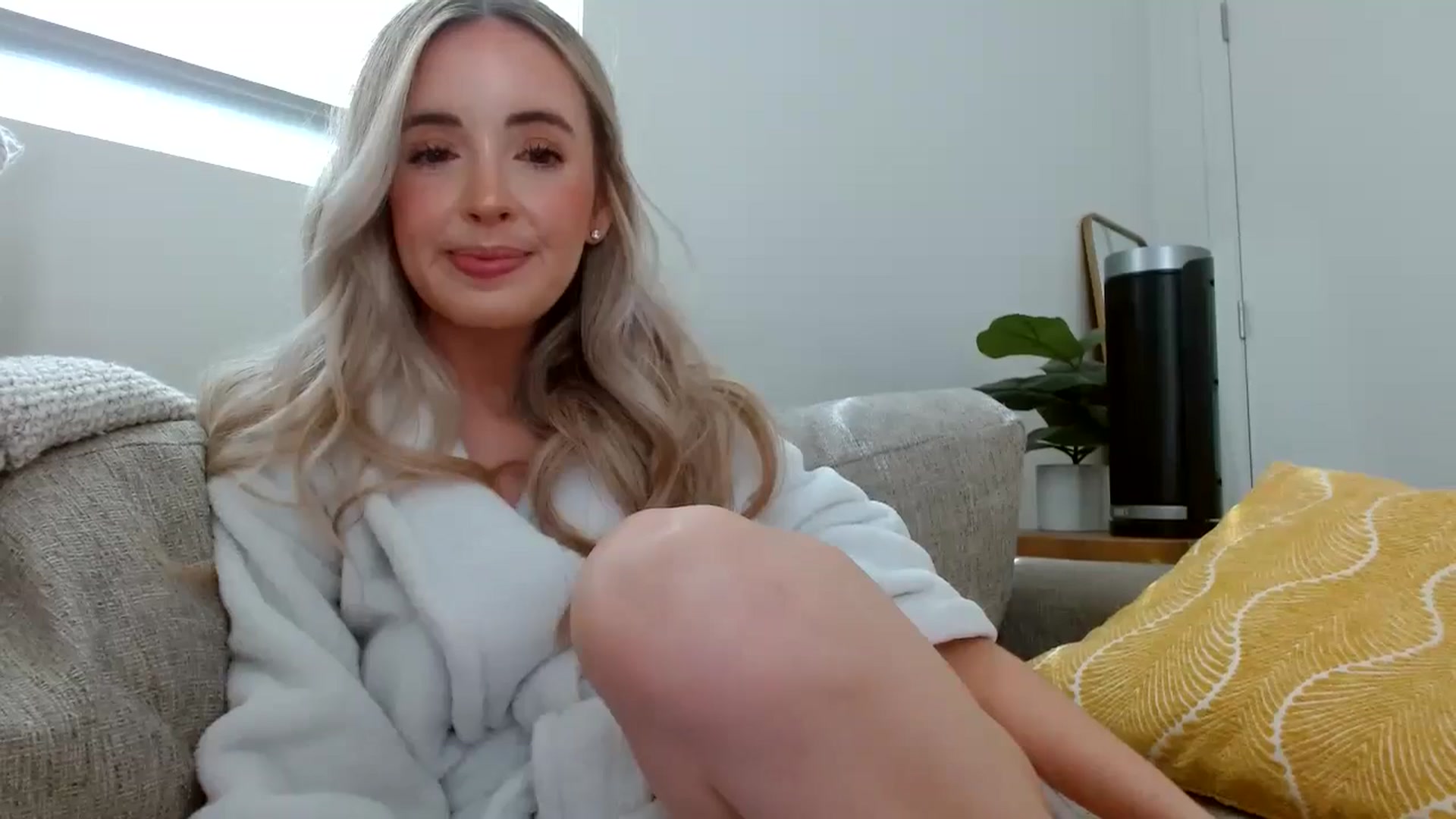 Gallery image thumbnail from Vegansoda's myfreecams stream on, 06/01/2024, 23:58 image 6 of 20